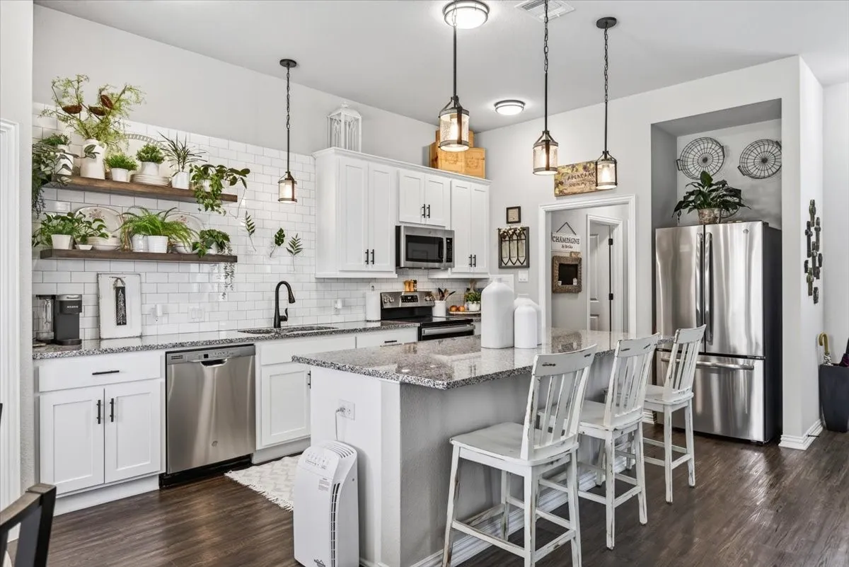 Single Family Residence For Sale in Henderson County , 216 Skiff Drive, Gun Barrel City, Texas 75156, 3 Bedroom, 2 Bathroom, 2 Garage spaces, 1,494 Sqft, built in 2020, mls#21363598, Real Estate Agent in Gun Barrel City, Homes For Sale in Henderson county, Homes For Sale in Gun Barrel City, Realtor in Gun Barrel City Texas, Real Estate Brokerage Independent Realty Texas, Luminita Cordes Realtor