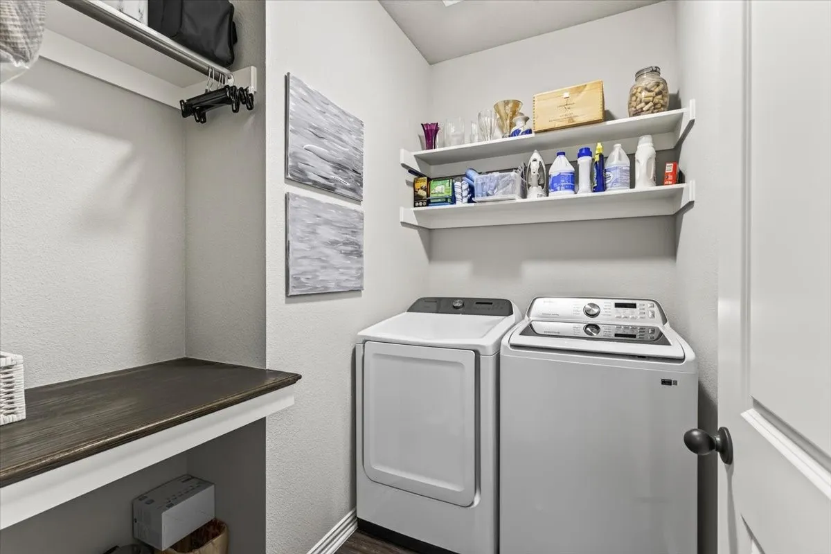 Single Family Residence For Sale in Henderson County , 216 Skiff Drive, Gun Barrel City, Texas 75156, 3 Bedroom, 2 Bathroom, 2 Garage spaces, 1,494 Sqft, built in 2020, mls#21363598, Real Estate Agent in Gun Barrel City, Homes For Sale in Henderson county, Homes For Sale in Gun Barrel City, Realtor in Gun Barrel City Texas, Real Estate Brokerage Independent Realty Texas, Luminita Cordes Realtor
