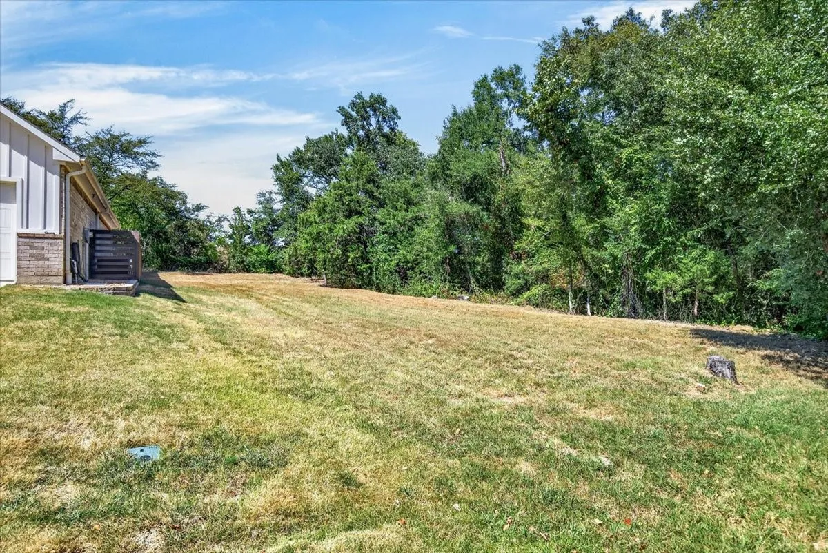 Single Family Residence For Sale in Henderson County , 216 Skiff Drive, Gun Barrel City, Texas 75156, 3 Bedroom, 2 Bathroom, 2 Garage spaces, 1,494 Sqft, built in 2020, mls#21363598, Real Estate Agent in Gun Barrel City, Homes For Sale in Henderson county, Homes For Sale in Gun Barrel City, Realtor in Gun Barrel City Texas, Real Estate Brokerage Independent Realty Texas, Luminita Cordes Realtor