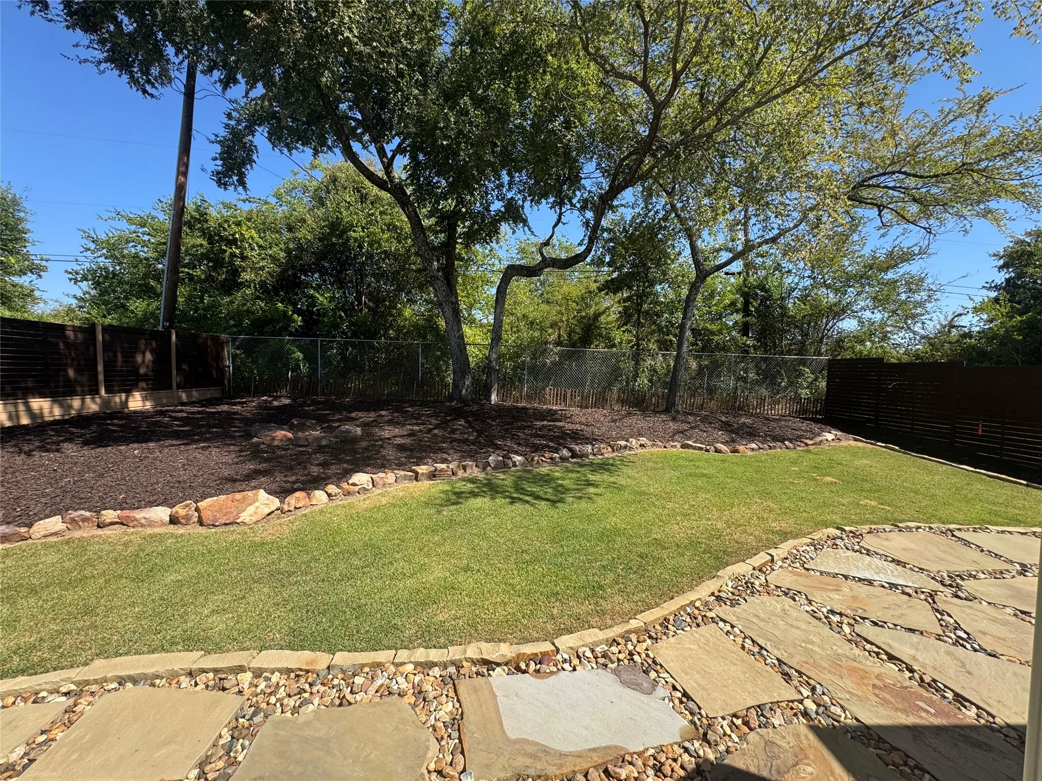 Single Family Residence For Sale in Henderson County , 216 Skiff Drive, Gun Barrel City, Texas 75156, 3 Bedroom, 2 Bathroom, 2 Garage spaces, 1,494 Sqft, built in 2020, mls#21363598, Real Estate Agent in Gun Barrel City, Homes For Sale in Henderson county, Homes For Sale in Gun Barrel City, Realtor in Gun Barrel City Texas, Real Estate Brokerage Independent Realty Texas, Luminita Cordes Realtor