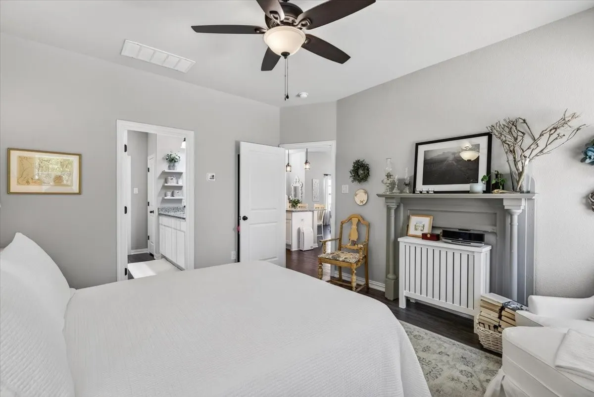 Single Family Residence For Sale in Henderson County , 216 Skiff Drive, Gun Barrel City, Texas 75156, 3 Bedroom, 2 Bathroom, 2 Garage spaces, 1,494 Sqft, built in 2020, mls#21363598, Real Estate Agent in Gun Barrel City, Homes For Sale in Henderson county, Homes For Sale in Gun Barrel City, Realtor in Gun Barrel City Texas, Real Estate Brokerage Independent Realty Texas, Luminita Cordes Realtor
