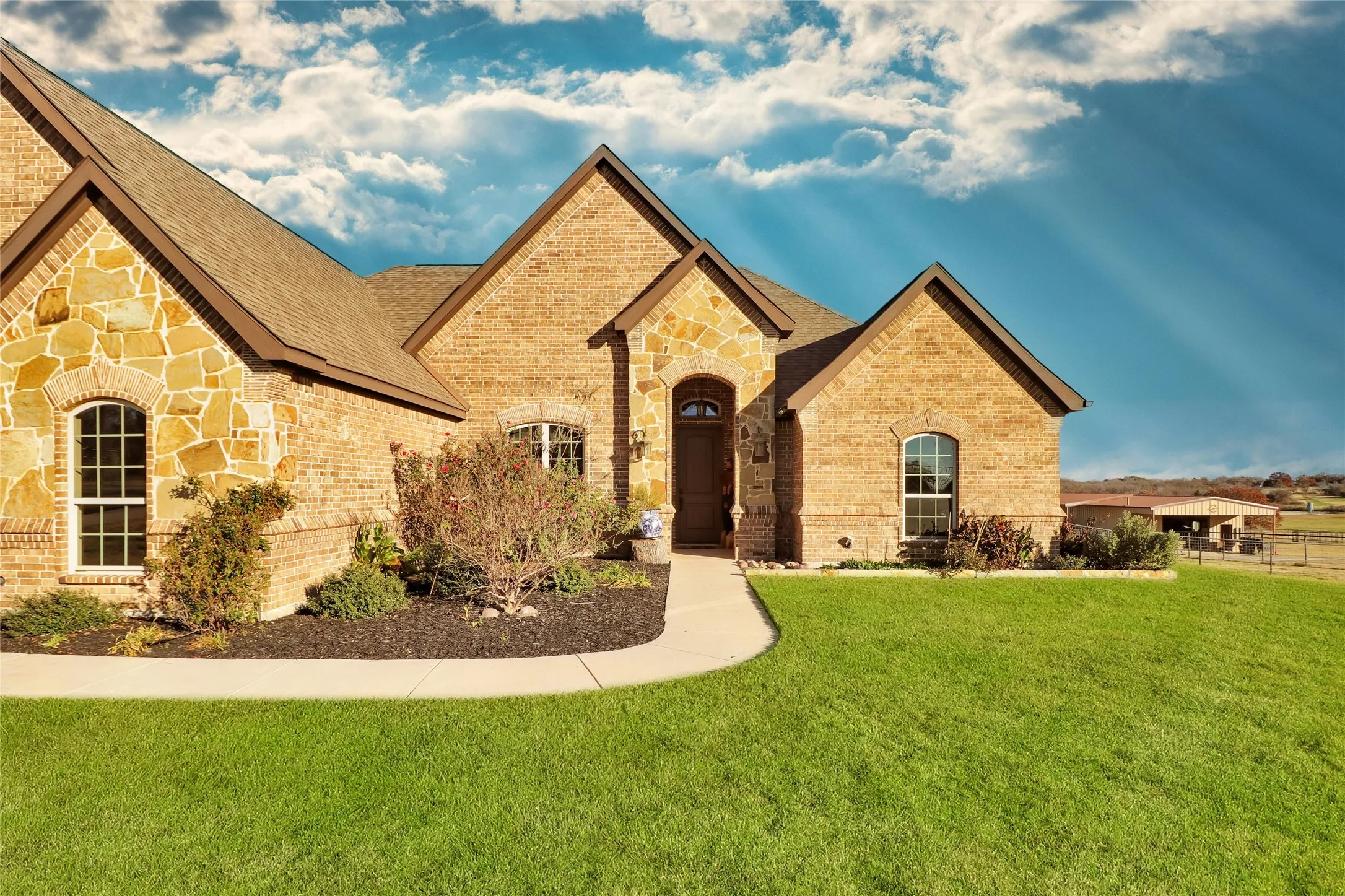 Single Family Residence For Rent in Parker County , 694 Jennings Lane, Azle, Texas 76020, 5 Bedroom, 2 Bathroom, 2 Garage spaces, 2,229 Sqft, built in 2015, Price $3,950, mls#21363870, Real Estate Agent in Azle, Homes For Rent in Parker county, Homes For Rent in Azle, Realtor in Azle Texas, Real Estate Brokerage Independent Realty Texas, Luminita Cordes Realtor