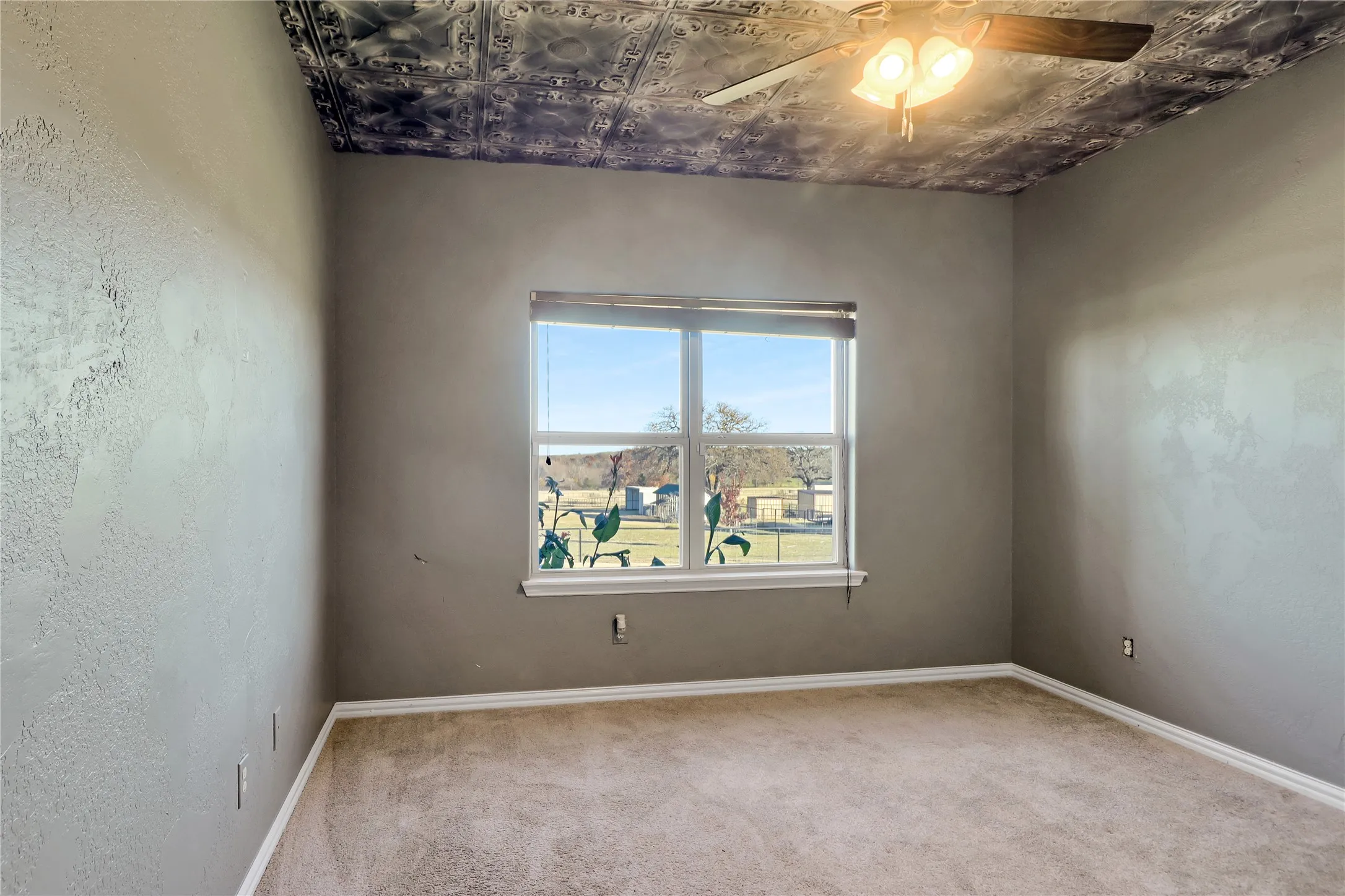 Single Family Residence For Rent in Parker County , 694 Jennings Lane, Azle, Texas 76020, 5 Bedroom, 2 Bathroom, 2 Garage spaces, 2,229 Sqft, built in 2015, Price $3,950, mls#21363870, Real Estate Agent in Azle, Homes For Rent in Parker county, Homes For Rent in Azle, Realtor in Azle Texas, Real Estate Brokerage Independent Realty Texas, Luminita Cordes Realtor
