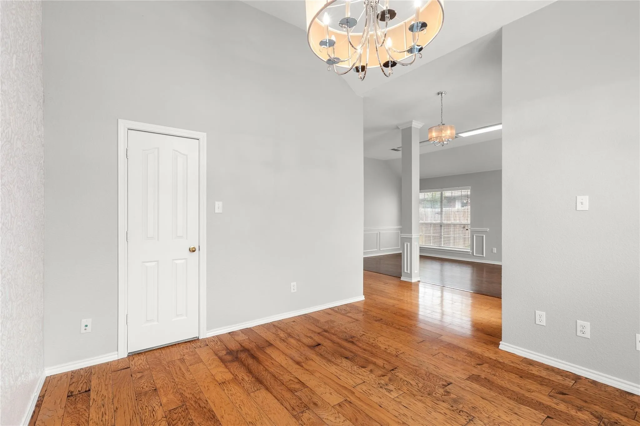 Single Family Residence For Sale in Tarrant County , 5825 Echo Bluff Drive, Haltom City, Texas 76137, 3 Bedroom, 2 Bathroom, 2 Garage spaces, 2,400 Sqft, built in 1998, mls#21356661, Real Estate Agent in Haltom City, Homes For Sale in Tarrant county, Homes For Sale in Haltom City, Realtor in Haltom City Texas, Real Estate Brokerage Independent Realty Texas, Luminita Cordes Realtor
