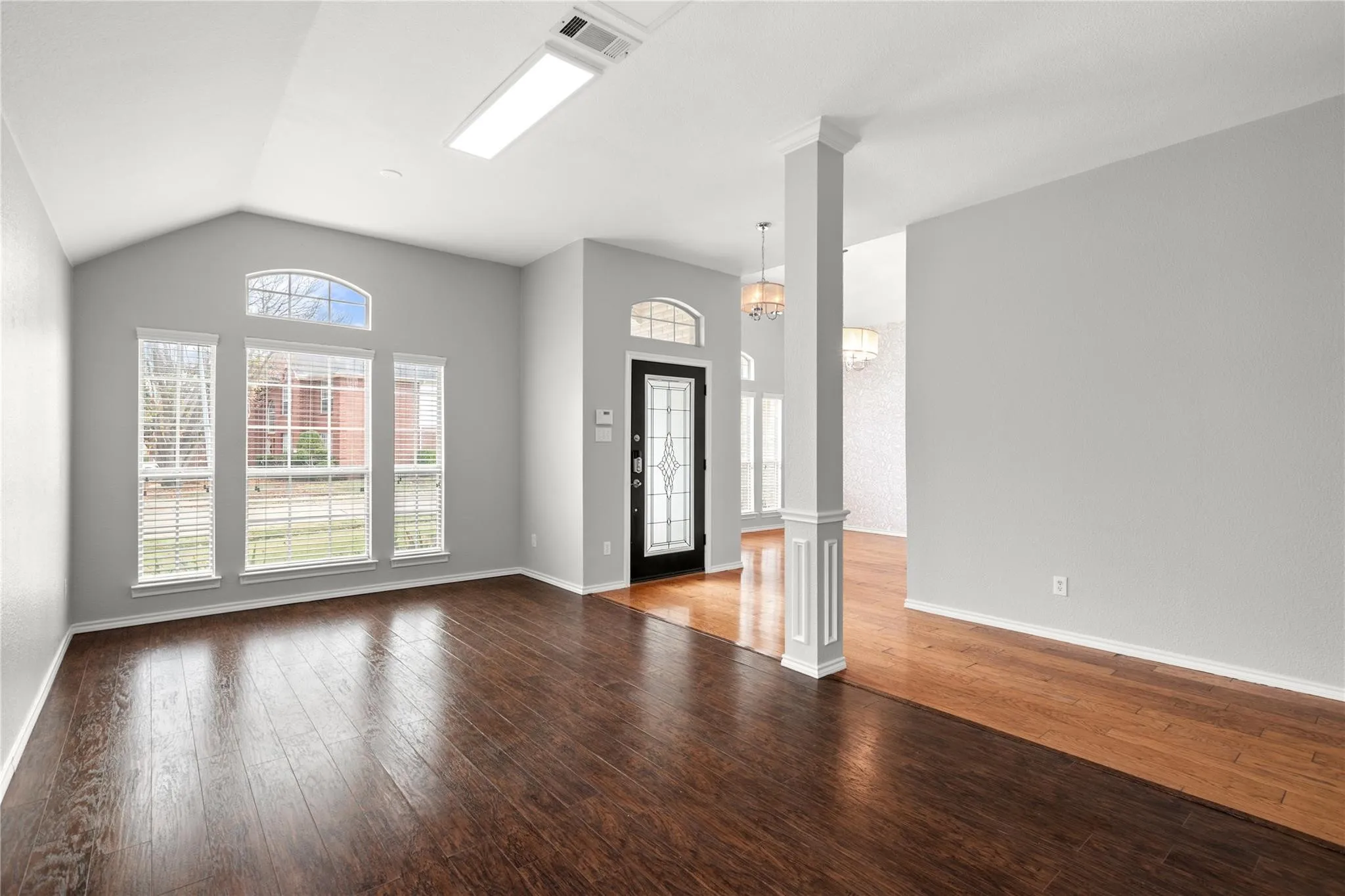 Single Family Residence For Sale in Tarrant County , 5825 Echo Bluff Drive, Haltom City, Texas 76137, 3 Bedroom, 2 Bathroom, 2 Garage spaces, 2,400 Sqft, built in 1998, mls#21356661, Real Estate Agent in Haltom City, Homes For Sale in Tarrant county, Homes For Sale in Haltom City, Realtor in Haltom City Texas, Real Estate Brokerage Independent Realty Texas, Luminita Cordes Realtor