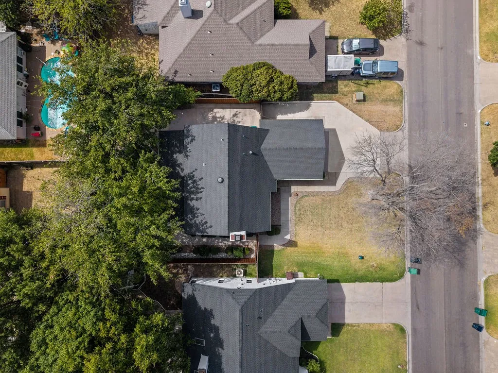 Single Family Residence For Sale in Denton County , 2304 Crestmeadow Street, Denton, Texas 76207, 3 Bedroom, 2 Bathroom, 2 Garage spaces, 1,579 Sqft, built in 1987, mls#21359875, Real Estate Agent in Denton, Homes For Sale in Denton county, Homes For Sale in Denton, Realtor in Denton Texas, Real Estate Brokerage Independent Realty Texas, Luminita Cordes Realtor