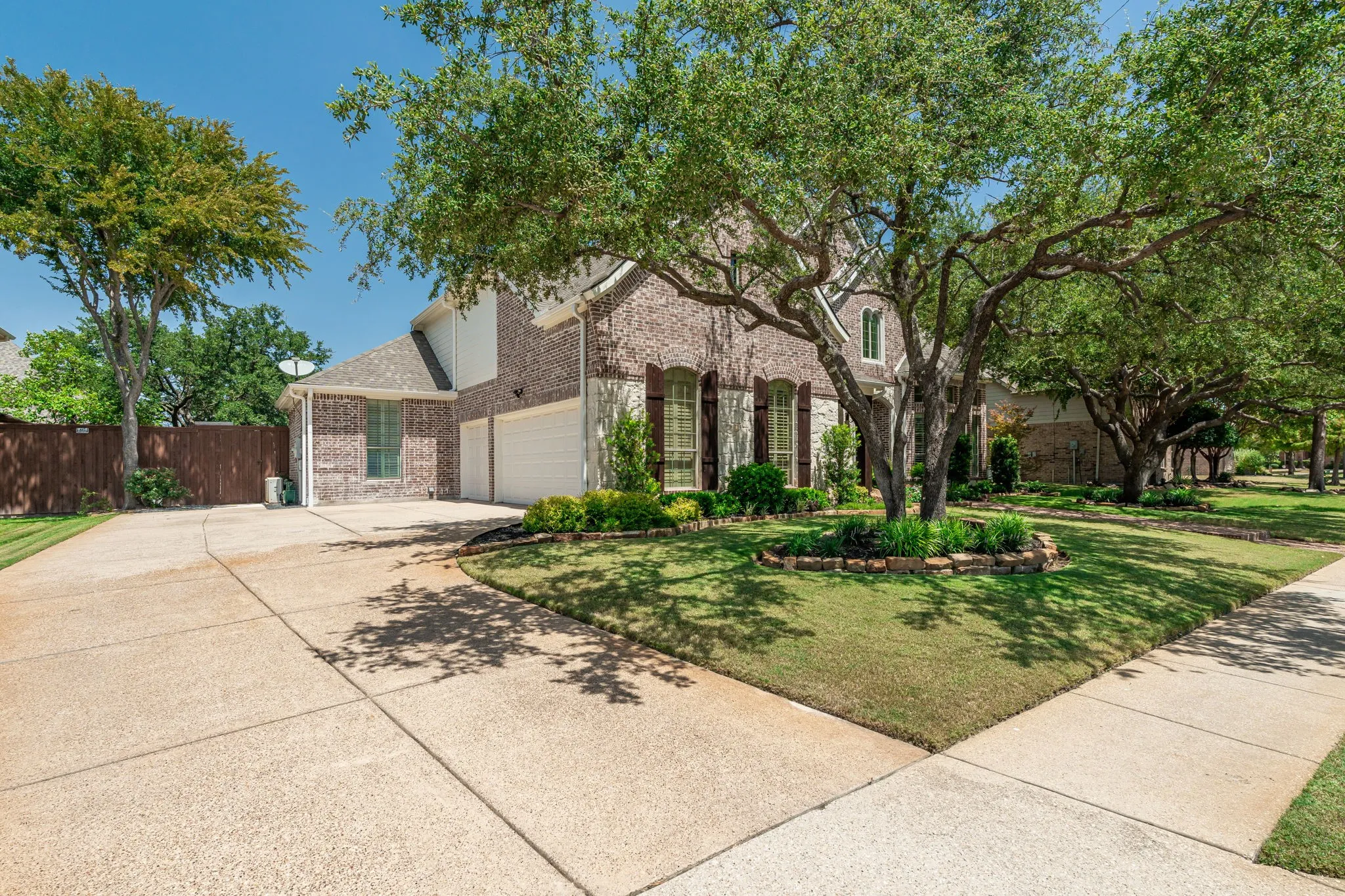 Single Family Residence For Sale in Collin County , 1903 Lorraine Avenue, Allen, Texas 75002, 4 Bedroom, 4 Bathroom, 3 Garage spaces, 4,217 Sqft, built in 2001, mls#21361225, Real Estate Agent in Allen, Homes For Sale in Collin county, Homes For Sale in Allen, Realtor in Allen Texas, Real Estate Brokerage Independent Realty Texas, Luminita Cordes Realtor