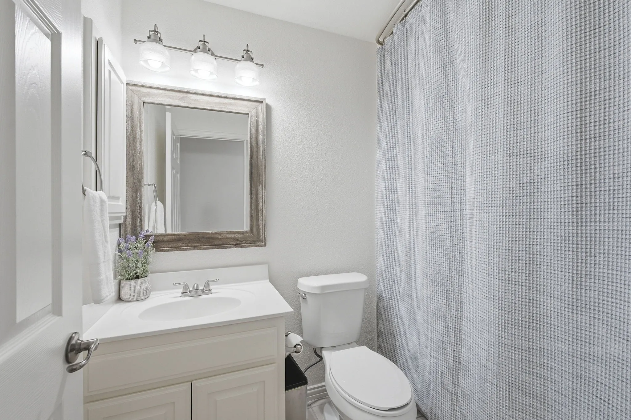 Single Family Residence For Sale in Collin County , 1903 Lorraine Avenue, Allen, Texas 75002, 4 Bedroom, 4 Bathroom, 3 Garage spaces, 4,217 Sqft, built in 2001, mls#21361225, Real Estate Agent in Allen, Homes For Sale in Collin county, Homes For Sale in Allen, Realtor in Allen Texas, Real Estate Brokerage Independent Realty Texas, Luminita Cordes Realtor