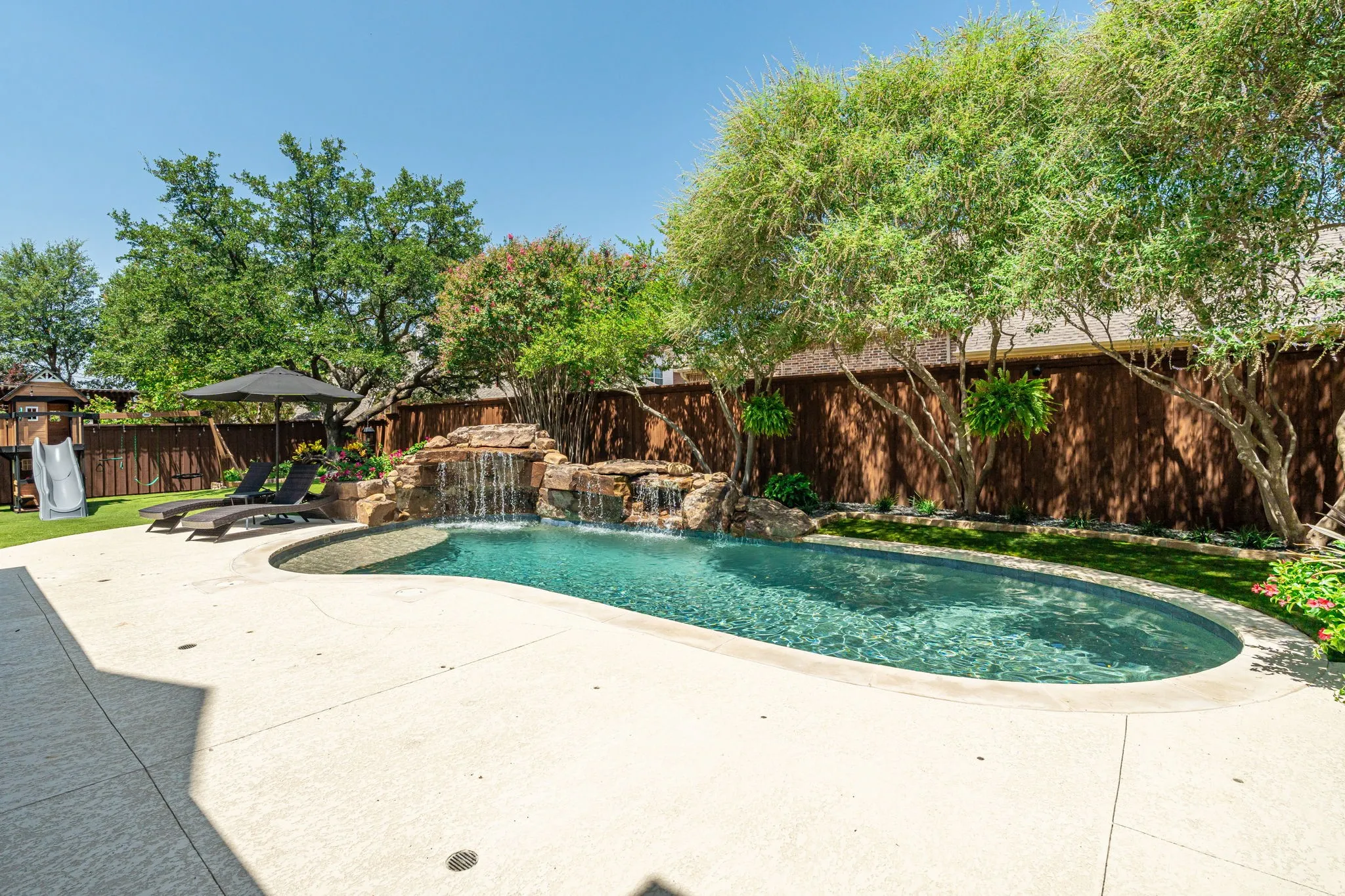 Single Family Residence For Sale in Collin County , 1903 Lorraine Avenue, Allen, Texas 75002, 4 Bedroom, 4 Bathroom, 3 Garage spaces, 4,217 Sqft, built in 2001, mls#21361225, Real Estate Agent in Allen, Homes For Sale in Collin county, Homes For Sale in Allen, Realtor in Allen Texas, Real Estate Brokerage Independent Realty Texas, Luminita Cordes Realtor