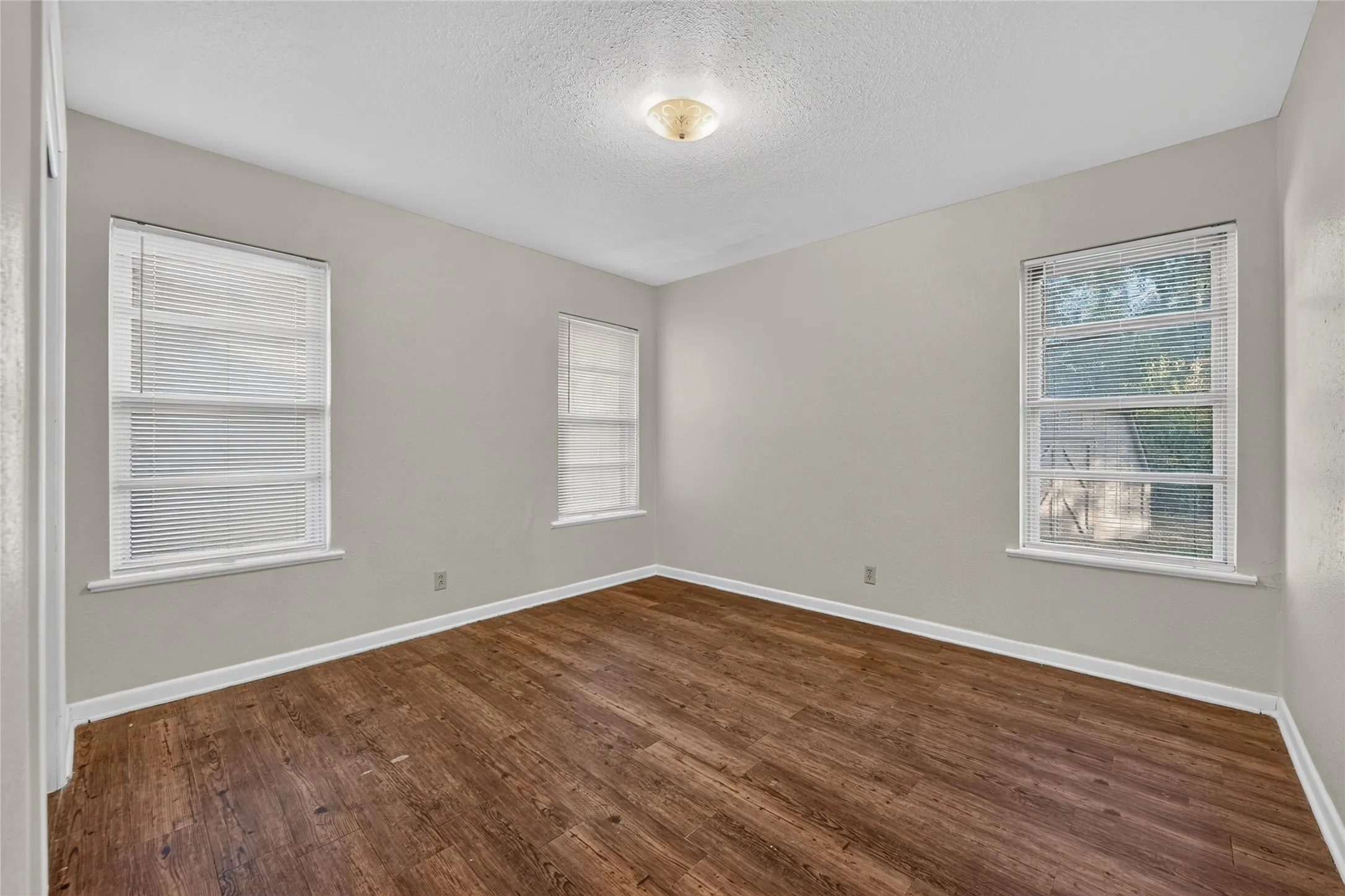 Single Family Residence For Rent in Tarrant County , 5016 Sabelle Lane, Haltom City, Texas 76117, 3 Bedroom, 2 Bathroom, 2 Garage spaces, 1,430 Sqft, built in 1957, mls#21363958, Real Estate Agent in Haltom City, Homes For Rent in Tarrant county, Homes For Rent in Haltom City, Realtor in Haltom City Texas, Real Estate Brokerage Independent Realty Texas, Luminita Cordes Realtor