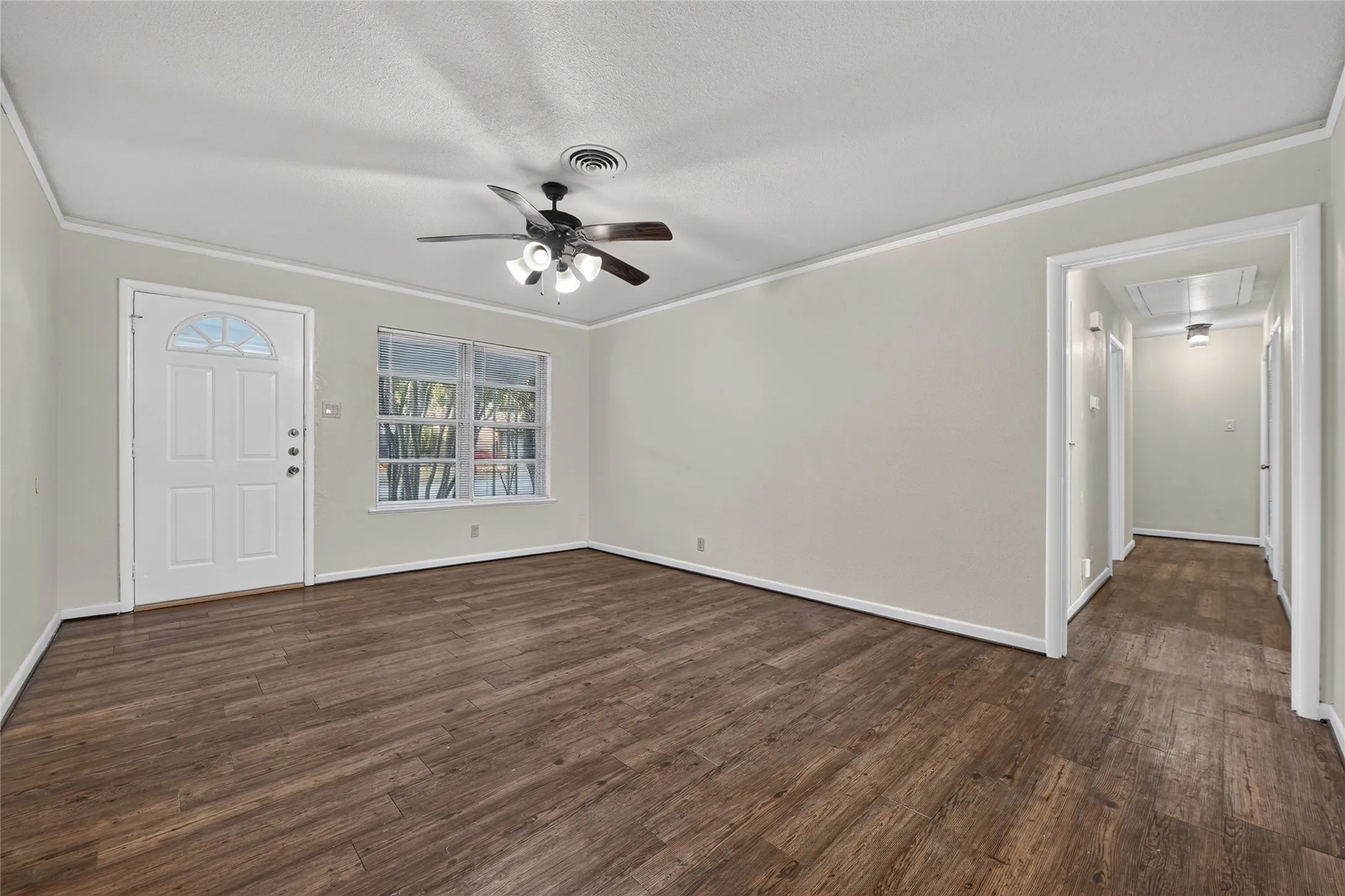 Single Family Residence For Rent in Tarrant County , 5016 Sabelle Lane, Haltom City, Texas 76117, 3 Bedroom, 2 Bathroom, 2 Garage spaces, 1,430 Sqft, built in 1957, mls#21363958, Real Estate Agent in Haltom City, Homes For Rent in Tarrant county, Homes For Rent in Haltom City, Realtor in Haltom City Texas, Real Estate Brokerage Independent Realty Texas, Luminita Cordes Realtor