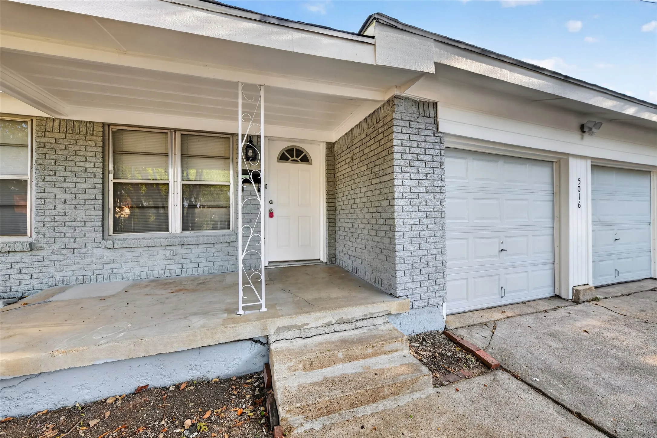 Single Family Residence For Rent in Tarrant County , 5016 Sabelle Lane, Haltom City, Texas 76117, 3 Bedroom, 2 Bathroom, 2 Garage spaces, 1,430 Sqft, built in 1957, mls#21363958, Real Estate Agent in Haltom City, Homes For Rent in Tarrant county, Homes For Rent in Haltom City, Realtor in Haltom City Texas, Real Estate Brokerage Independent Realty Texas, Luminita Cordes Realtor