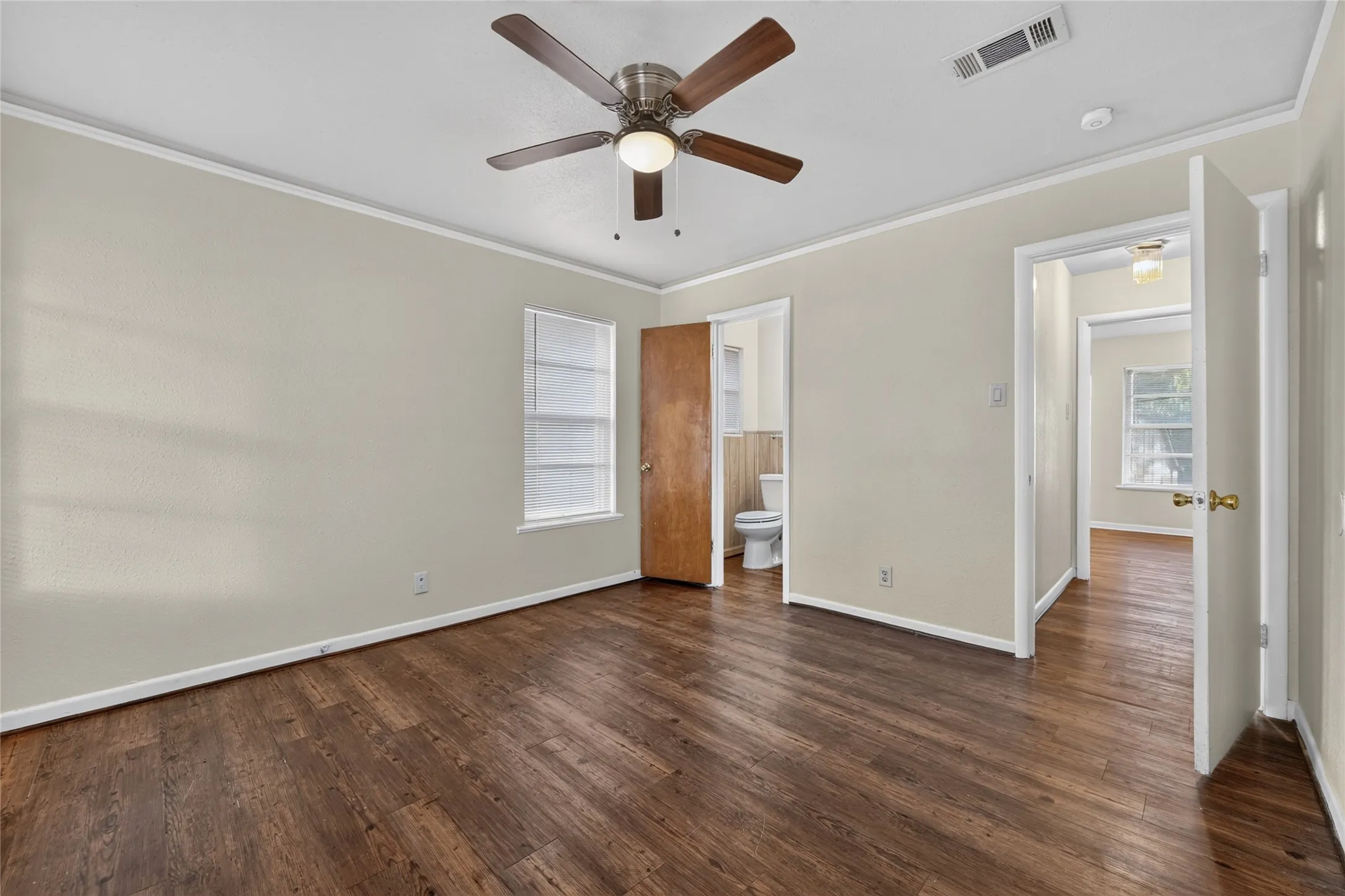 Single Family Residence For Rent in Tarrant County , 5016 Sabelle Lane, Haltom City, Texas 76117, 3 Bedroom, 2 Bathroom, 2 Garage spaces, 1,430 Sqft, built in 1957, mls#21363958, Real Estate Agent in Haltom City, Homes For Rent in Tarrant county, Homes For Rent in Haltom City, Realtor in Haltom City Texas, Real Estate Brokerage Independent Realty Texas, Luminita Cordes Realtor