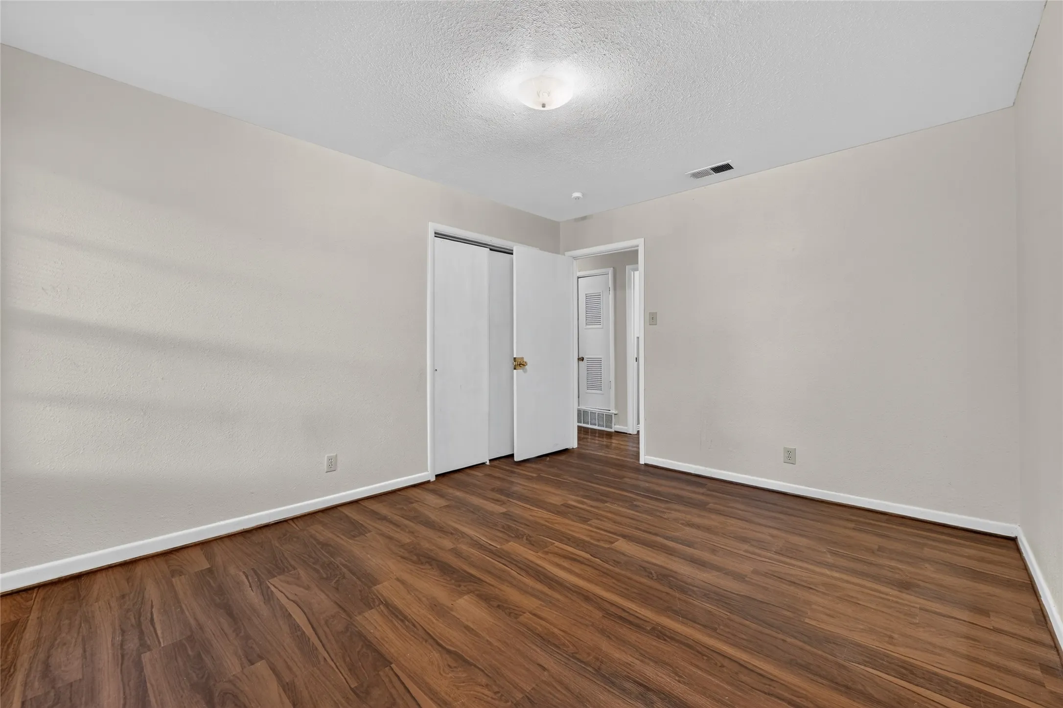 Single Family Residence For Rent in Tarrant County , 5016 Sabelle Lane, Haltom City, Texas 76117, 3 Bedroom, 2 Bathroom, 2 Garage spaces, 1,430 Sqft, built in 1957, mls#21363958, Real Estate Agent in Haltom City, Homes For Rent in Tarrant county, Homes For Rent in Haltom City, Realtor in Haltom City Texas, Real Estate Brokerage Independent Realty Texas, Luminita Cordes Realtor