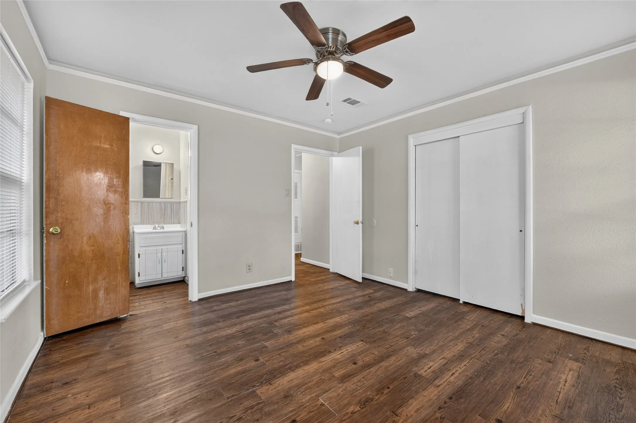 Single Family Residence For Rent in Tarrant County , 5016 Sabelle Lane, Haltom City, Texas 76117, 3 Bedroom, 2 Bathroom, 2 Garage spaces, 1,430 Sqft, built in 1957, mls#21363958, Real Estate Agent in Haltom City, Homes For Rent in Tarrant county, Homes For Rent in Haltom City, Realtor in Haltom City Texas, Real Estate Brokerage Independent Realty Texas, Luminita Cordes Realtor