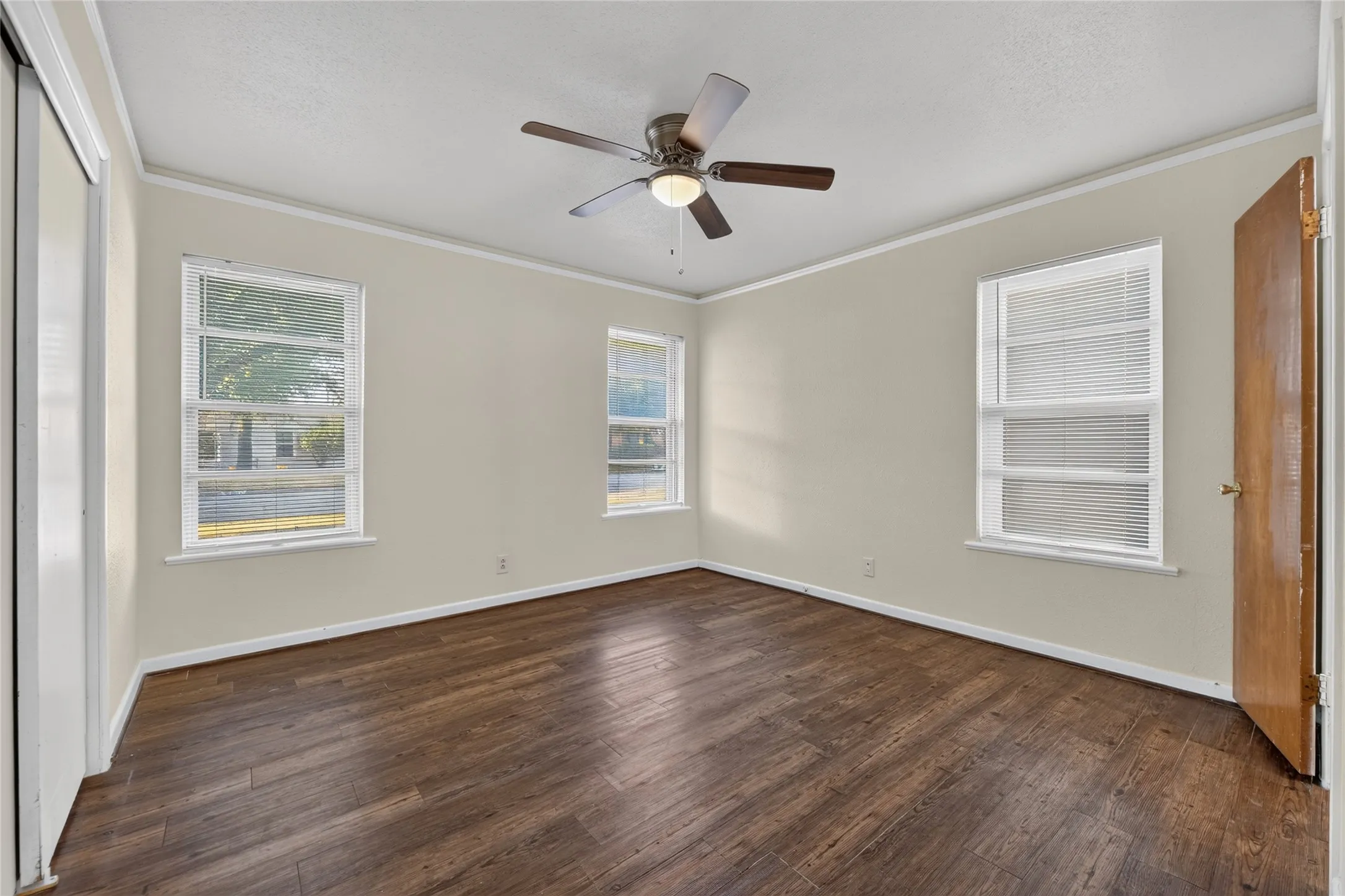 Single Family Residence For Rent in Tarrant County , 5016 Sabelle Lane, Haltom City, Texas 76117, 3 Bedroom, 2 Bathroom, 2 Garage spaces, 1,430 Sqft, built in 1957, mls#21363958, Real Estate Agent in Haltom City, Homes For Rent in Tarrant county, Homes For Rent in Haltom City, Realtor in Haltom City Texas, Real Estate Brokerage Independent Realty Texas, Luminita Cordes Realtor