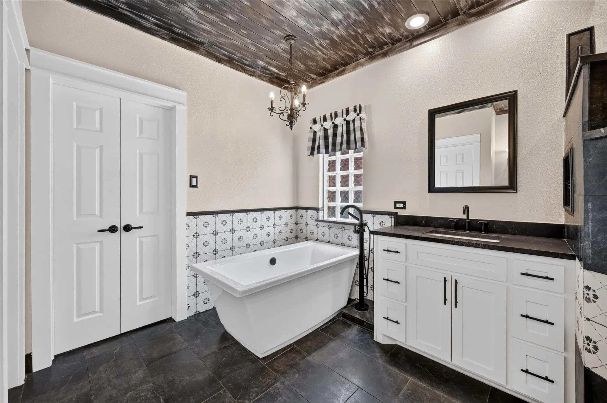 Single Family Residence For Sale in Denton County , 2621 Huntly Lane, Flower Mound, Texas 75022, 4 Bedroom, 4 Bathroom, 3 Garage spaces, 3,467 Sqft, built in 2002, mls#21363065, Real Estate Agent in Flower Mound, Homes For Sale in Denton county, Homes For Sale in Flower Mound, Realtor in Flower Mound Texas, Real Estate Brokerage Independent Realty Texas, Luminita Cordes Realtor
