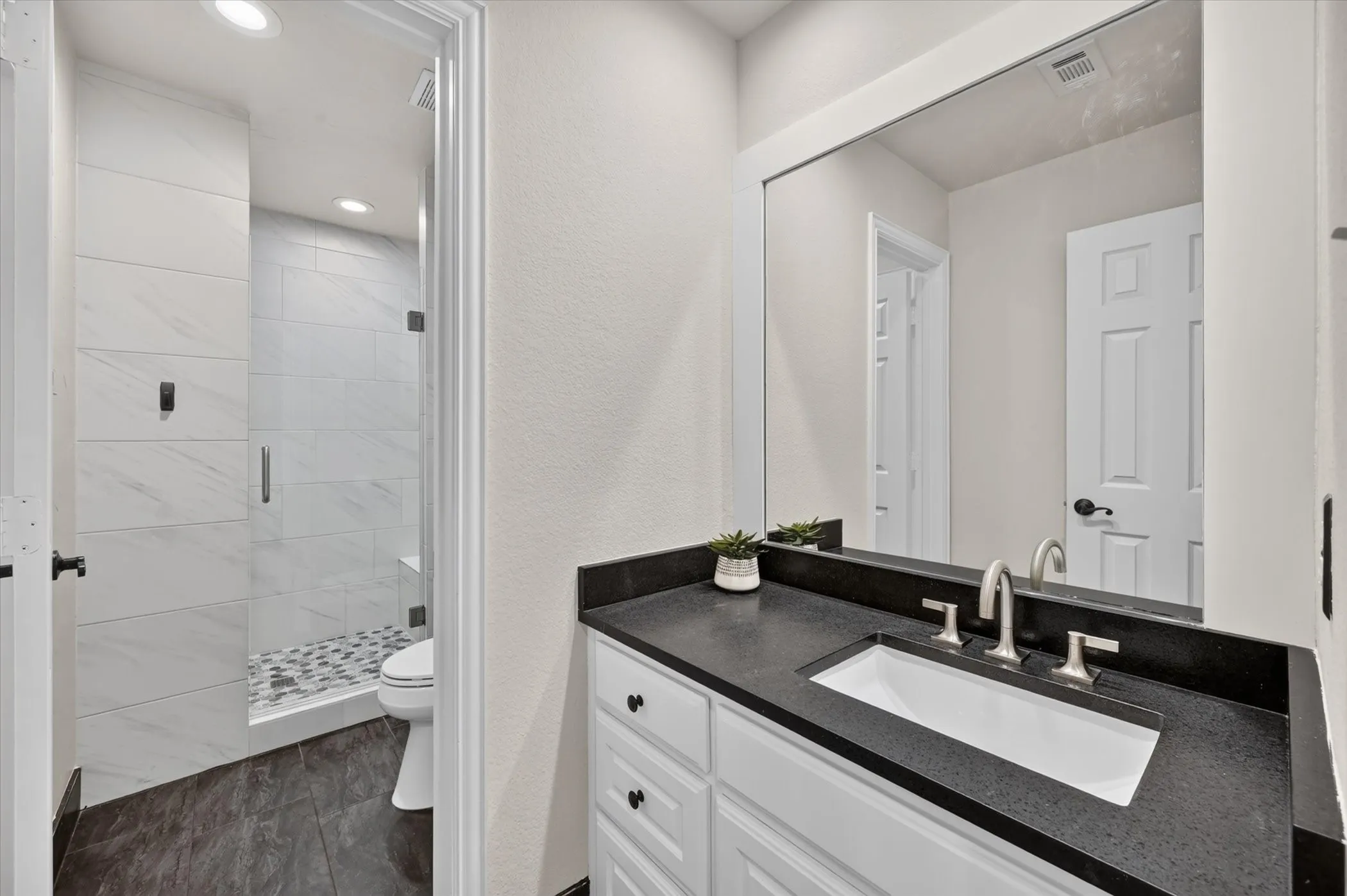 Single Family Residence For Sale in Denton County , 2621 Huntly Lane, Flower Mound, Texas 75022, 4 Bedroom, 4 Bathroom, 3 Garage spaces, 3,467 Sqft, built in 2002, mls#21363065, Real Estate Agent in Flower Mound, Homes For Sale in Denton county, Homes For Sale in Flower Mound, Realtor in Flower Mound Texas, Real Estate Brokerage Independent Realty Texas, Luminita Cordes Realtor