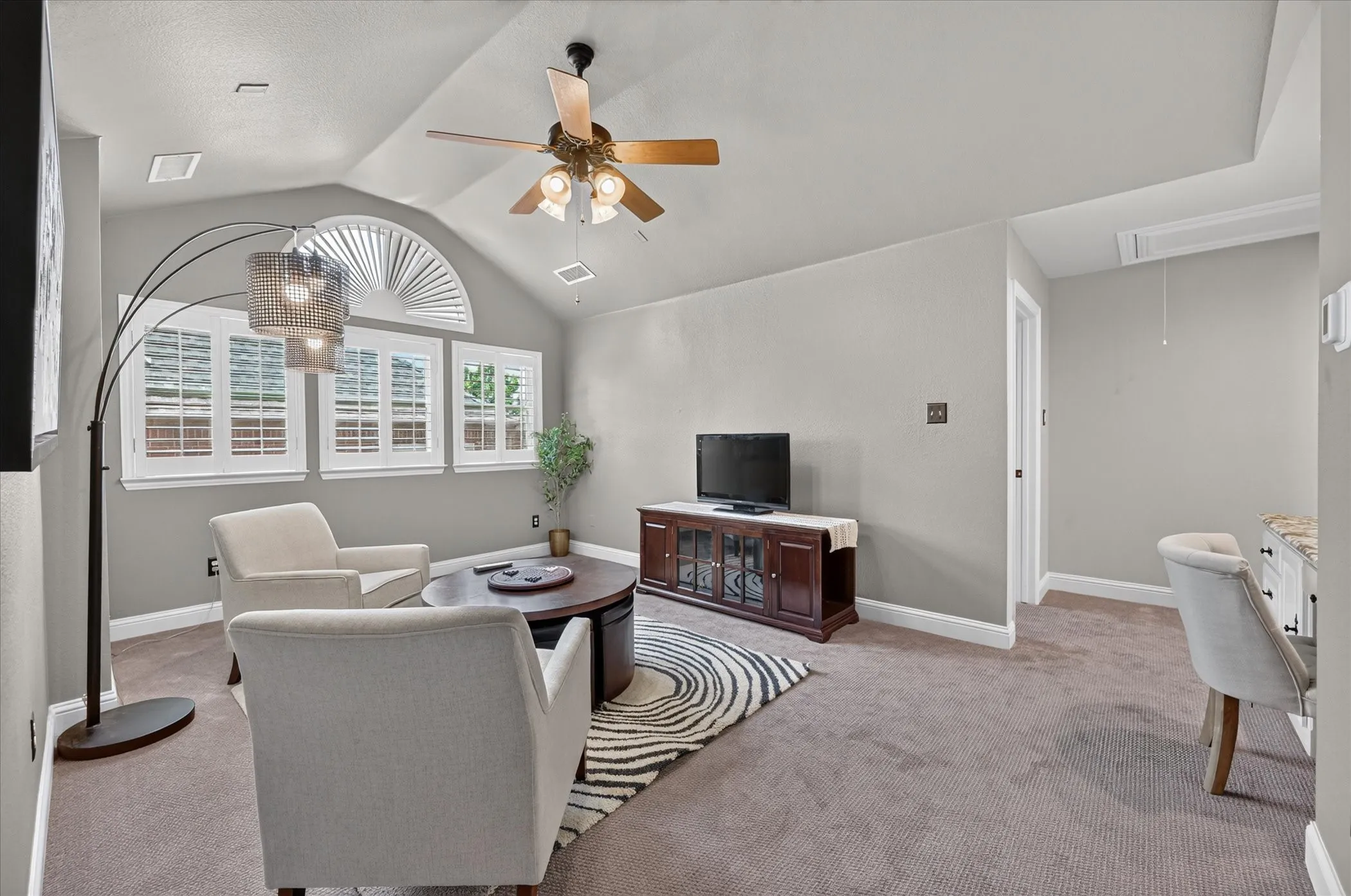 Single Family Residence For Sale in Denton County , 2621 Huntly Lane, Flower Mound, Texas 75022, 4 Bedroom, 4 Bathroom, 3 Garage spaces, 3,467 Sqft, built in 2002, mls#21363065, Real Estate Agent in Flower Mound, Homes For Sale in Denton county, Homes For Sale in Flower Mound, Realtor in Flower Mound Texas, Real Estate Brokerage Independent Realty Texas, Luminita Cordes Realtor