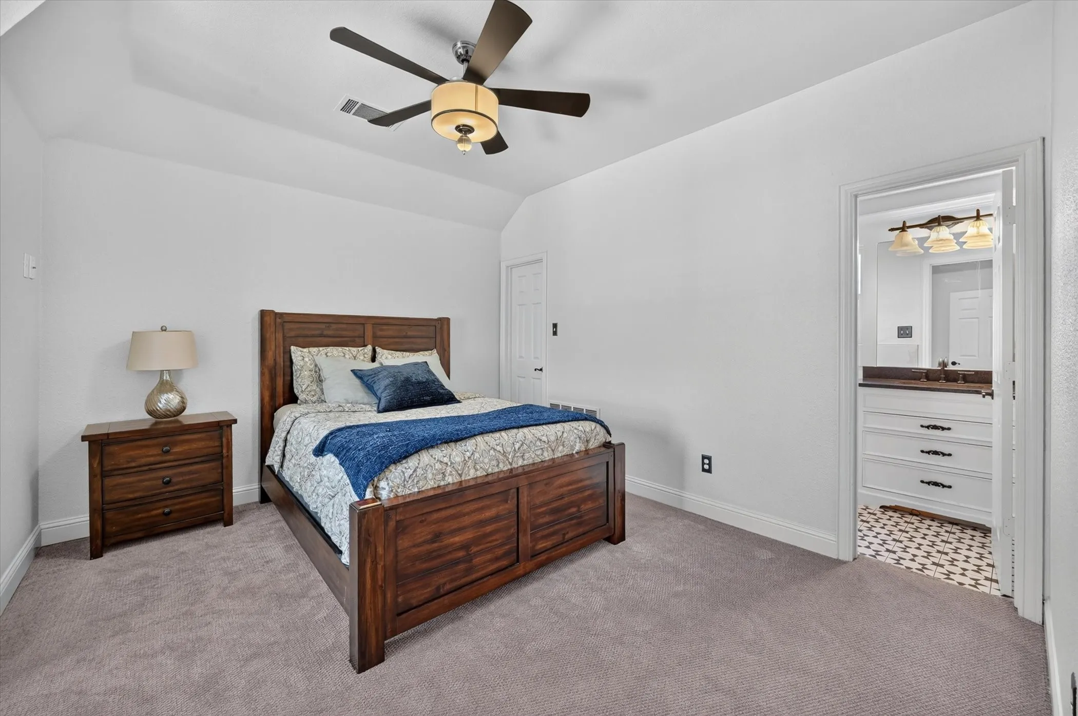 Single Family Residence For Sale in Denton County , 2621 Huntly Lane, Flower Mound, Texas 75022, 4 Bedroom, 4 Bathroom, 3 Garage spaces, 3,467 Sqft, built in 2002, mls#21363065, Real Estate Agent in Flower Mound, Homes For Sale in Denton county, Homes For Sale in Flower Mound, Realtor in Flower Mound Texas, Real Estate Brokerage Independent Realty Texas, Luminita Cordes Realtor