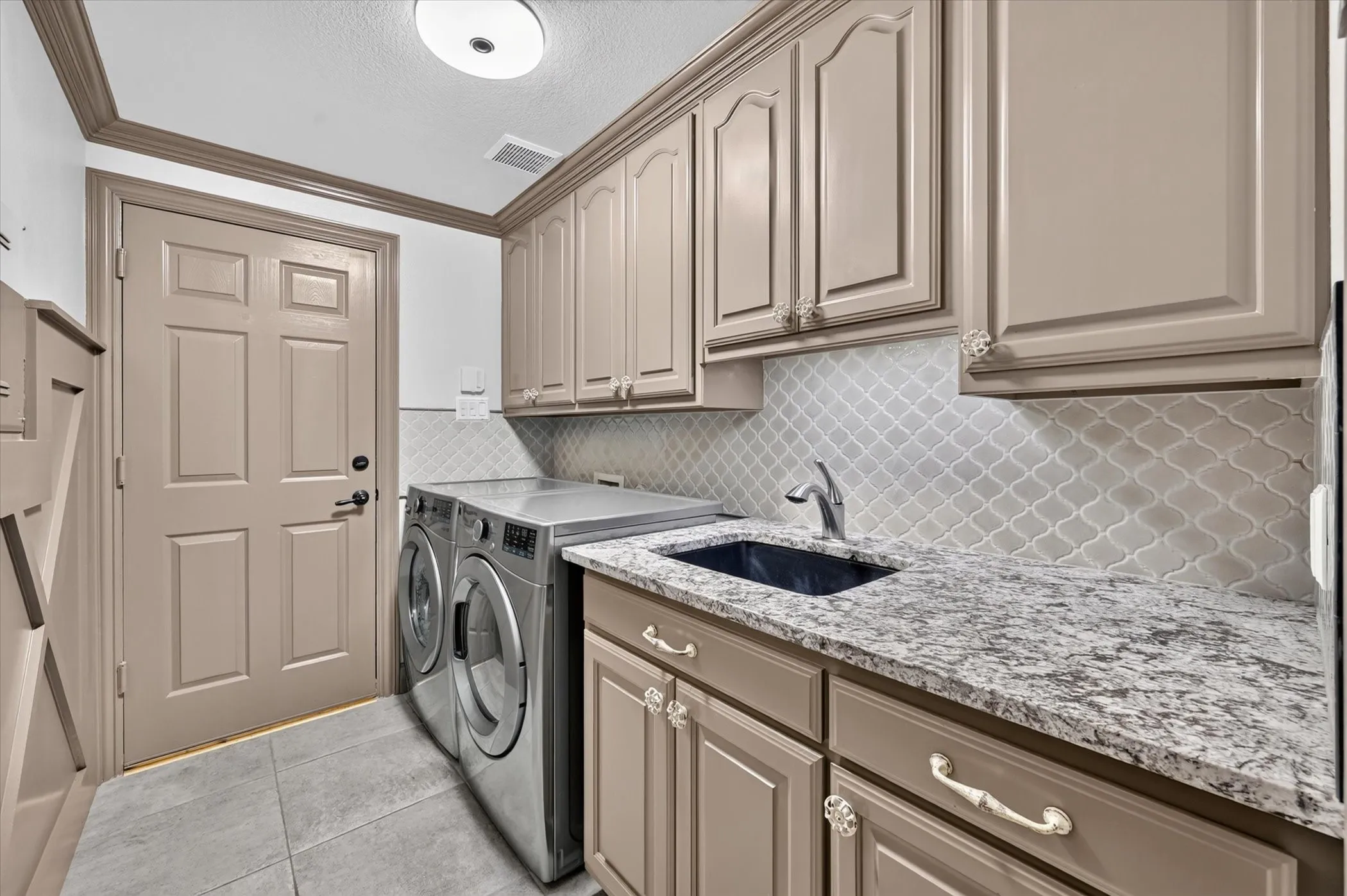 Single Family Residence For Sale in Denton County , 2621 Huntly Lane, Flower Mound, Texas 75022, 4 Bedroom, 4 Bathroom, 3 Garage spaces, 3,467 Sqft, built in 2002, mls#21363065, Real Estate Agent in Flower Mound, Homes For Sale in Denton county, Homes For Sale in Flower Mound, Realtor in Flower Mound Texas, Real Estate Brokerage Independent Realty Texas, Luminita Cordes Realtor