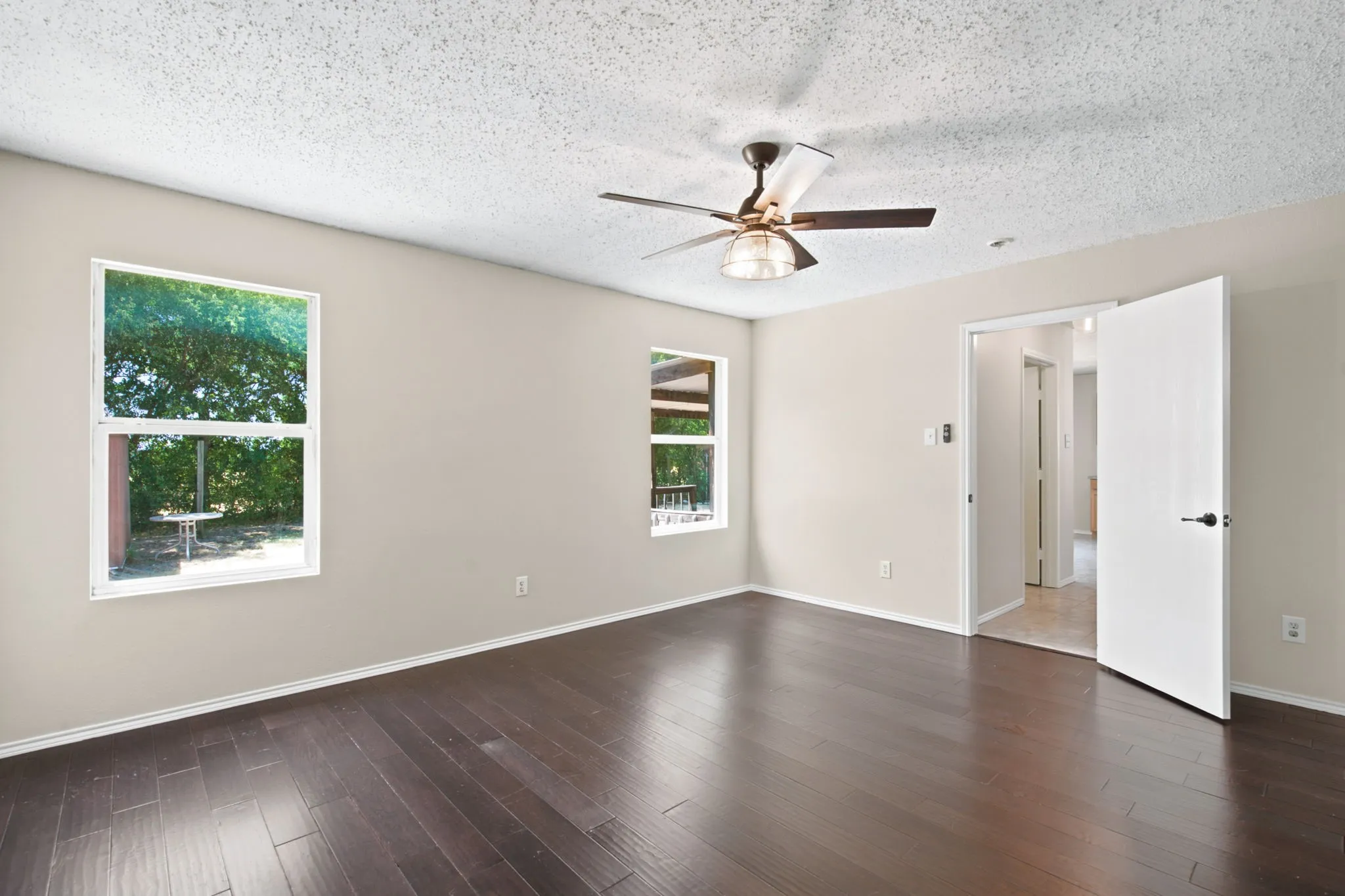 Single Family Residence For Sale in Denton County , 300 Deer Run Drive, Sanger, Texas 76266, 3 Bedroom, 2 Bathroom, 2 Garage spaces, 1,216 Sqft, built in 2004, mls#21363895, Real Estate Agent in Sanger, Homes For Sale in Denton county, Homes For Sale in Sanger, Realtor in Sanger Texas, Real Estate Brokerage Independent Realty Texas, Luminita Cordes Realtor