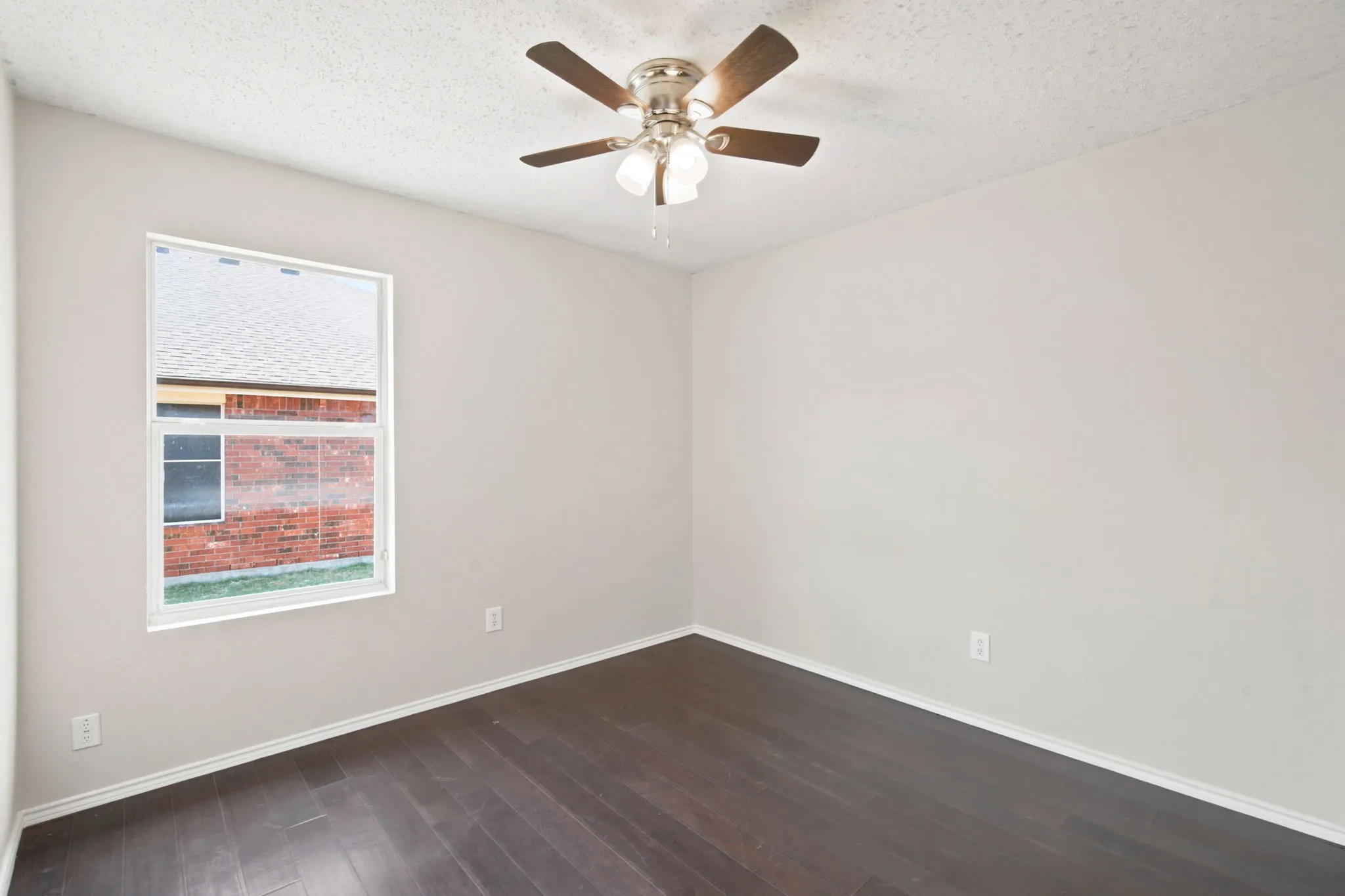 Single Family Residence For Sale in Denton County , 300 Deer Run Drive, Sanger, Texas 76266, 3 Bedroom, 2 Bathroom, 2 Garage spaces, 1,216 Sqft, built in 2004, mls#21363895, Real Estate Agent in Sanger, Homes For Sale in Denton county, Homes For Sale in Sanger, Realtor in Sanger Texas, Real Estate Brokerage Independent Realty Texas, Luminita Cordes Realtor