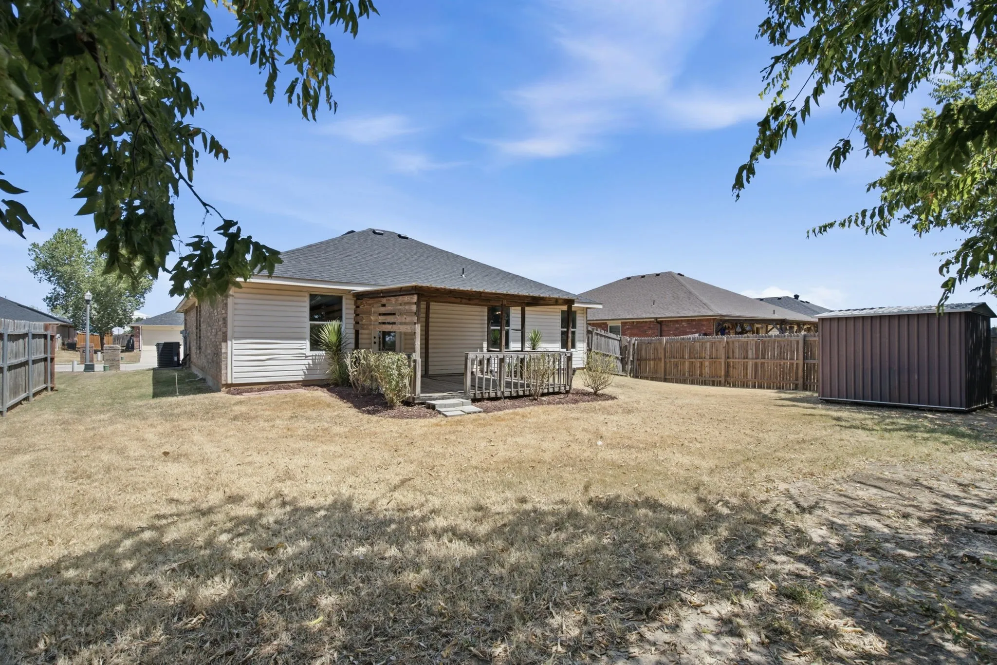 Single Family Residence For Sale in Denton County , 300 Deer Run Drive, Sanger, Texas 76266, 3 Bedroom, 2 Bathroom, 2 Garage spaces, 1,216 Sqft, built in 2004, mls#21363895, Real Estate Agent in Sanger, Homes For Sale in Denton county, Homes For Sale in Sanger, Realtor in Sanger Texas, Real Estate Brokerage Independent Realty Texas, Luminita Cordes Realtor