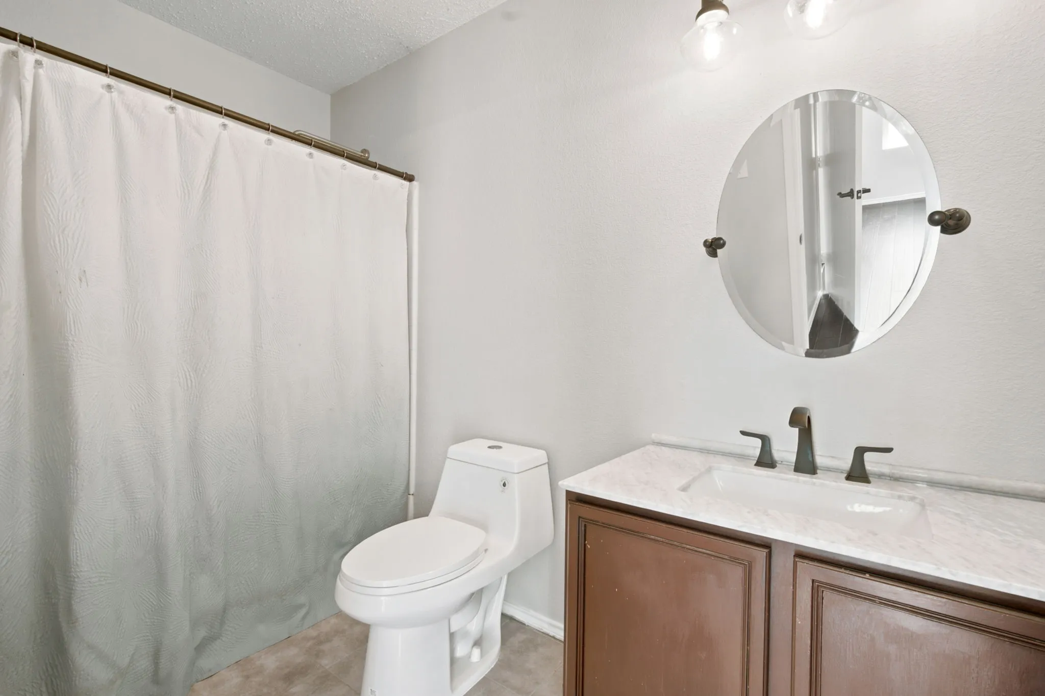 Single Family Residence For Sale in Denton County , 300 Deer Run Drive, Sanger, Texas 76266, 3 Bedroom, 2 Bathroom, 2 Garage spaces, 1,216 Sqft, built in 2004, mls#21363895, Real Estate Agent in Sanger, Homes For Sale in Denton county, Homes For Sale in Sanger, Realtor in Sanger Texas, Real Estate Brokerage Independent Realty Texas, Luminita Cordes Realtor