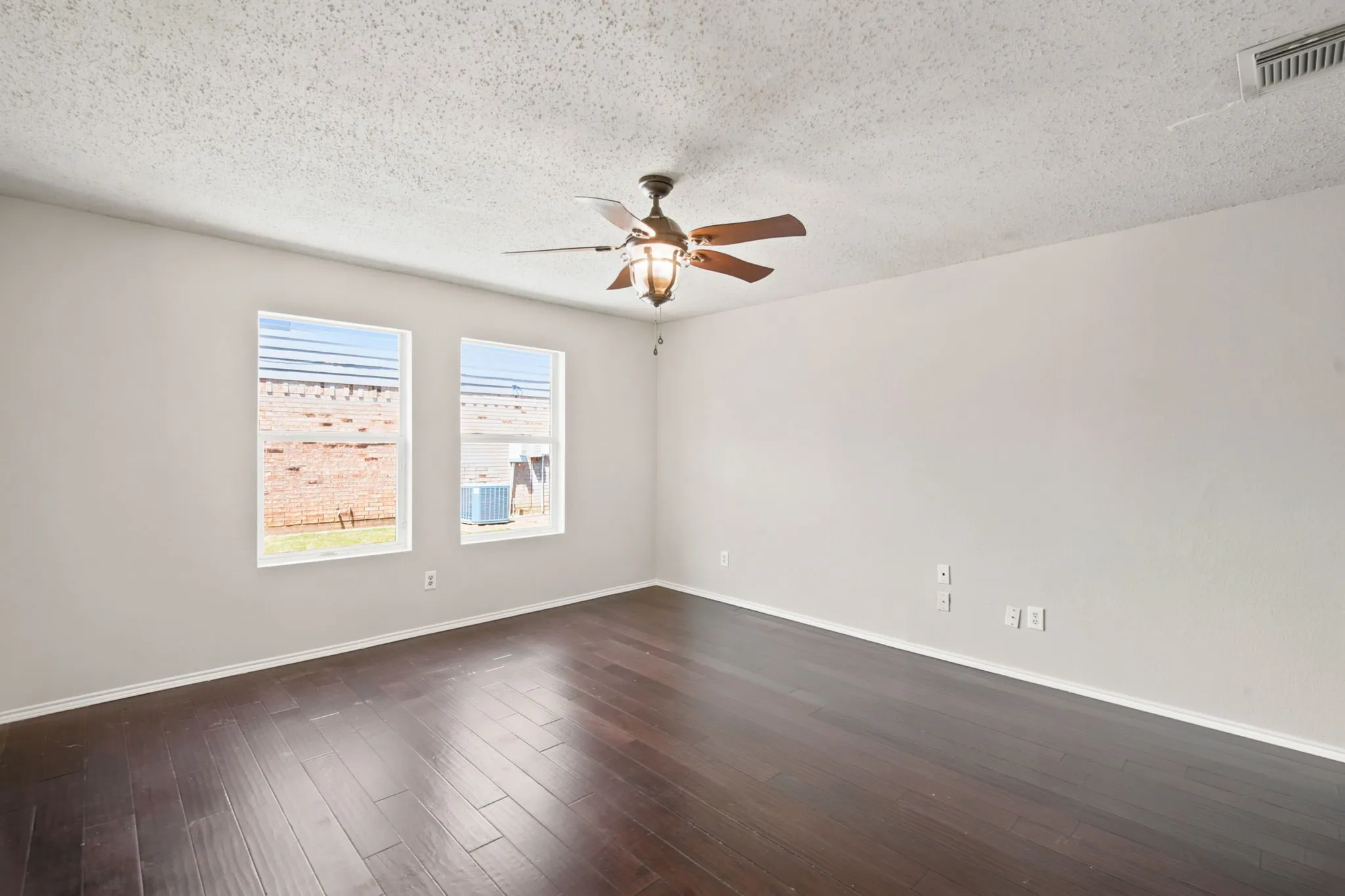 Single Family Residence For Sale in Denton County , 300 Deer Run Drive, Sanger, Texas 76266, 3 Bedroom, 2 Bathroom, 2 Garage spaces, 1,216 Sqft, built in 2004, mls#21363895, Real Estate Agent in Sanger, Homes For Sale in Denton county, Homes For Sale in Sanger, Realtor in Sanger Texas, Real Estate Brokerage Independent Realty Texas, Luminita Cordes Realtor