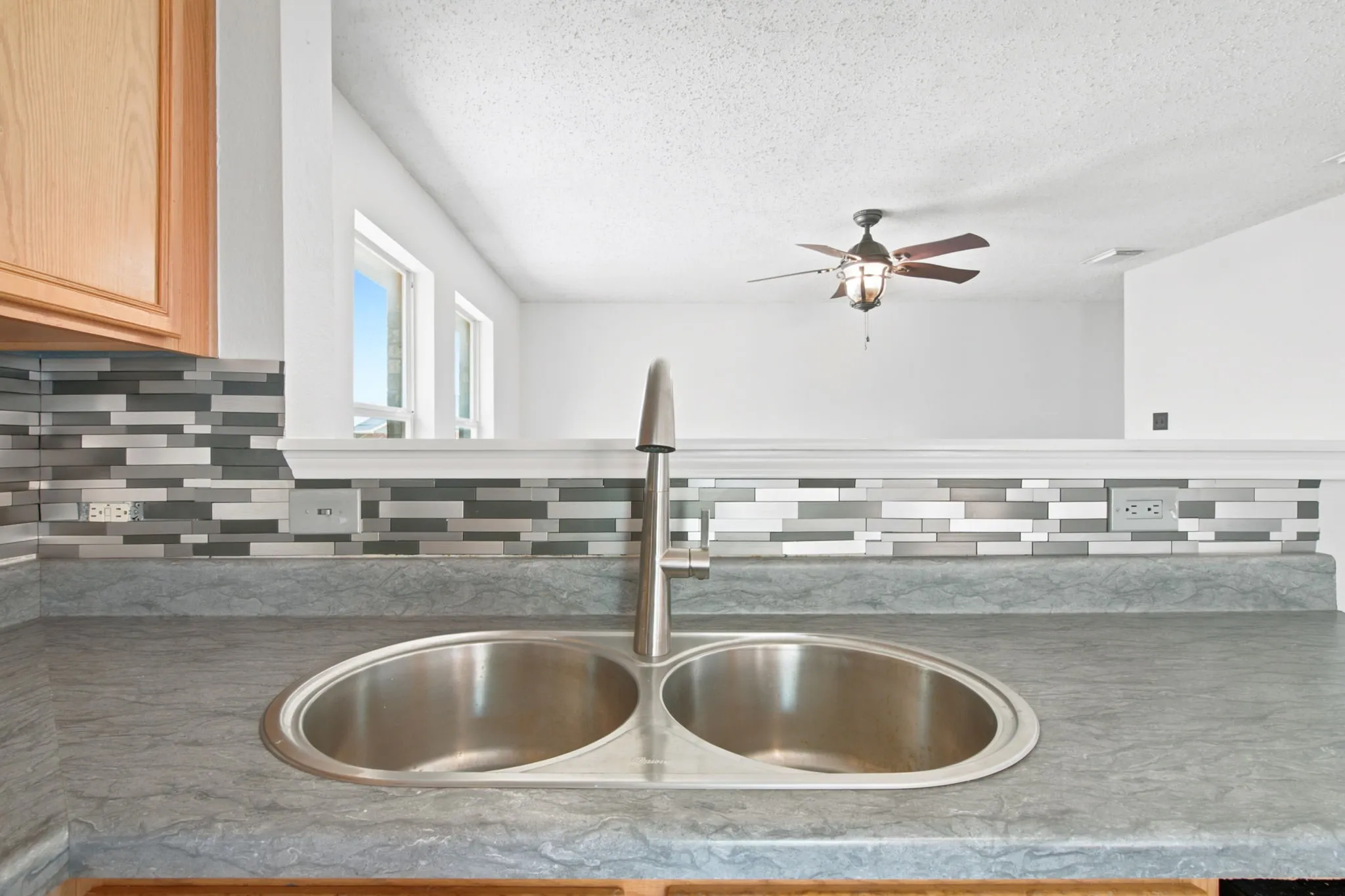 Single Family Residence For Sale in Denton County , 300 Deer Run Drive, Sanger, Texas 76266, 3 Bedroom, 2 Bathroom, 2 Garage spaces, 1,216 Sqft, built in 2004, mls#21363895, Real Estate Agent in Sanger, Homes For Sale in Denton county, Homes For Sale in Sanger, Realtor in Sanger Texas, Real Estate Brokerage Independent Realty Texas, Luminita Cordes Realtor