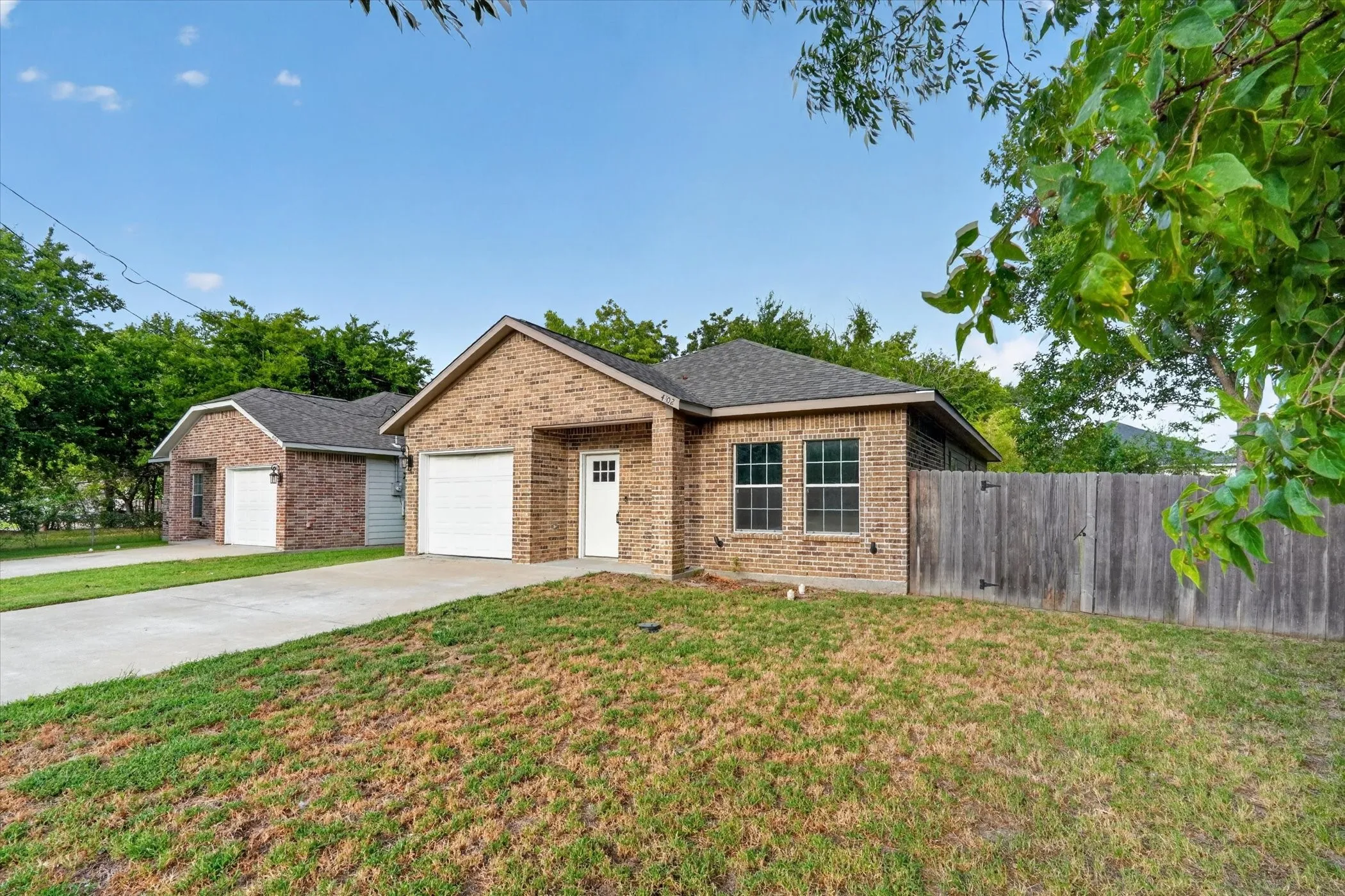 Single Family Residence For Rent in Hunt County , 4102 Gordon Street, Greenville, Texas 75401, 3 Bedroom, 2 Bathroom, 1 Garage spaces, 1,296 Sqft, built in 2021, mls#21363963, Real Estate Agent in Greenville, Homes For Rent in Hunt county, Homes For Rent in Greenville, Realtor in Greenville Texas, Real Estate Brokerage Independent Realty Texas, Luminita Cordes Realtor
