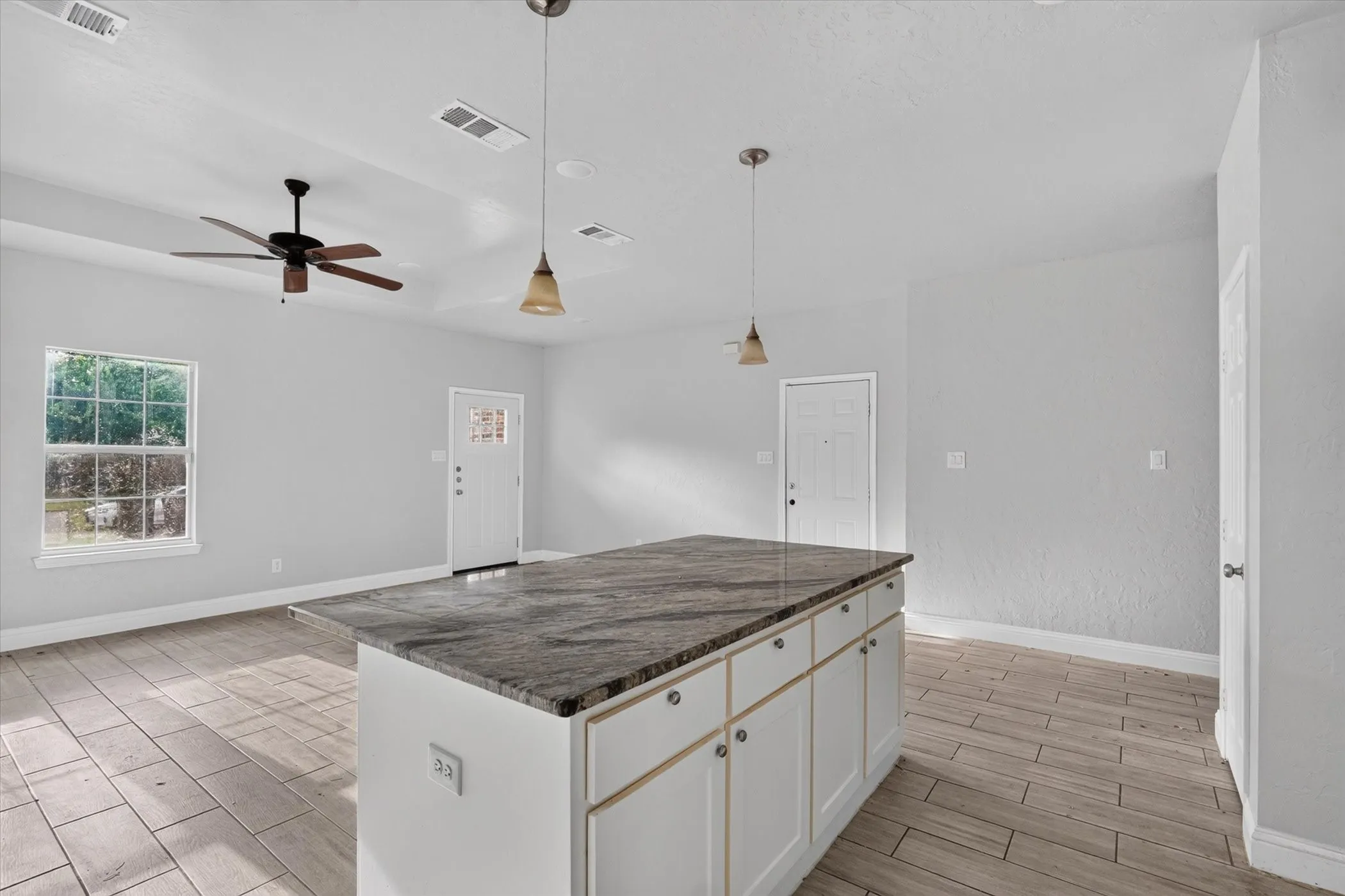 Single Family Residence For Rent in Hunt County , 4102 Gordon Street, Greenville, Texas 75401, 3 Bedroom, 2 Bathroom, 1 Garage spaces, 1,296 Sqft, built in 2021, mls#21363963, Real Estate Agent in Greenville, Homes For Rent in Hunt county, Homes For Rent in Greenville, Realtor in Greenville Texas, Real Estate Brokerage Independent Realty Texas, Luminita Cordes Realtor