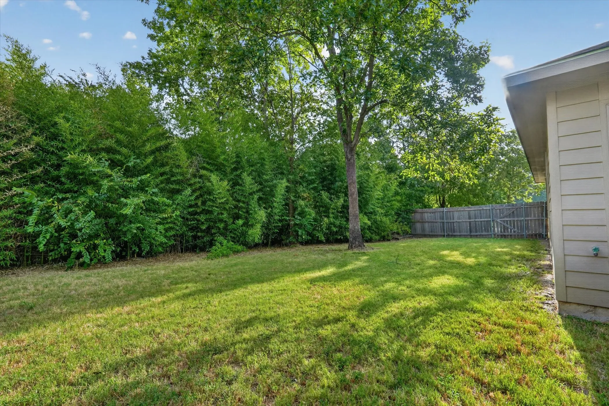 Single Family Residence For Rent in Hunt County , 4102 Gordon Street, Greenville, Texas 75401, 3 Bedroom, 2 Bathroom, 1 Garage spaces, 1,296 Sqft, built in 2021, mls#21363963, Real Estate Agent in Greenville, Homes For Rent in Hunt county, Homes For Rent in Greenville, Realtor in Greenville Texas, Real Estate Brokerage Independent Realty Texas, Luminita Cordes Realtor