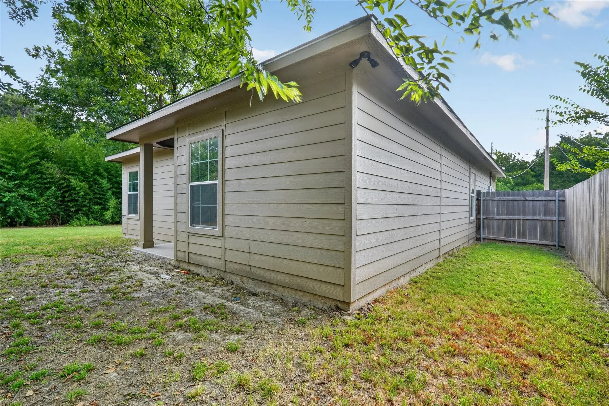 Single Family Residence For Rent in Hunt County , 4102 Gordon Street, Greenville, Texas 75401, 3 Bedroom, 2 Bathroom, 1 Garage spaces, 1,296 Sqft, built in 2021, mls#21363963, Real Estate Agent in Greenville, Homes For Rent in Hunt county, Homes For Rent in Greenville, Realtor in Greenville Texas, Real Estate Brokerage Independent Realty Texas, Luminita Cordes Realtor