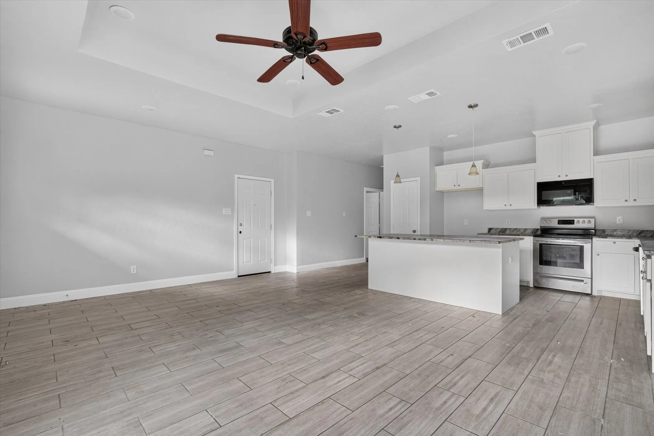Single Family Residence For Rent in Hunt County , 4102 Gordon Street, Greenville, Texas 75401, 3 Bedroom, 2 Bathroom, 1 Garage spaces, 1,296 Sqft, built in 2021, mls#21363963, Real Estate Agent in Greenville, Homes For Rent in Hunt county, Homes For Rent in Greenville, Realtor in Greenville Texas, Real Estate Brokerage Independent Realty Texas, Luminita Cordes Realtor