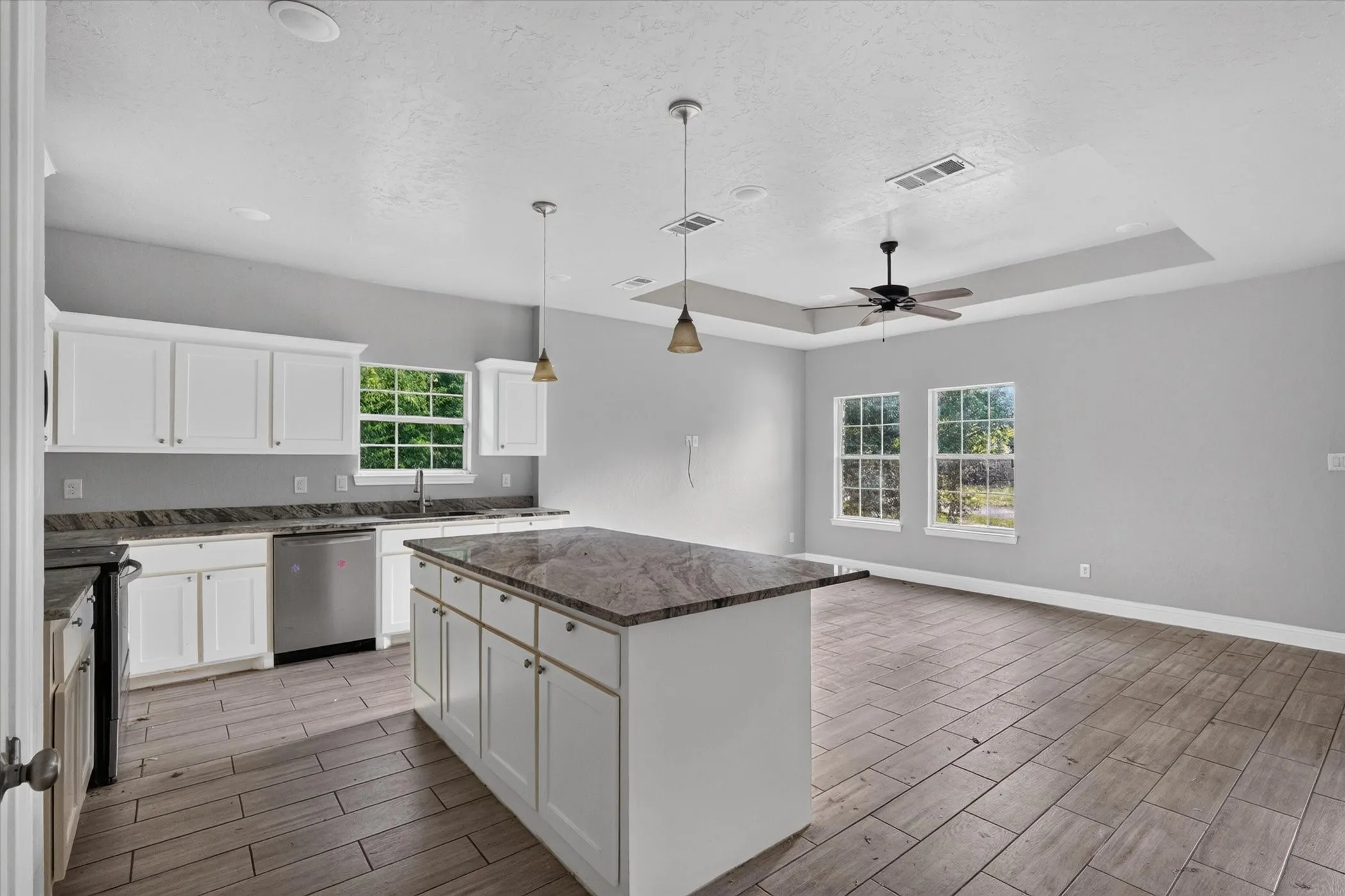 Single Family Residence For Rent in Hunt County , 4102 Gordon Street, Greenville, Texas 75401, 3 Bedroom, 2 Bathroom, 1 Garage spaces, 1,296 Sqft, built in 2021, mls#21363963, Real Estate Agent in Greenville, Homes For Rent in Hunt county, Homes For Rent in Greenville, Realtor in Greenville Texas, Real Estate Brokerage Independent Realty Texas, Luminita Cordes Realtor