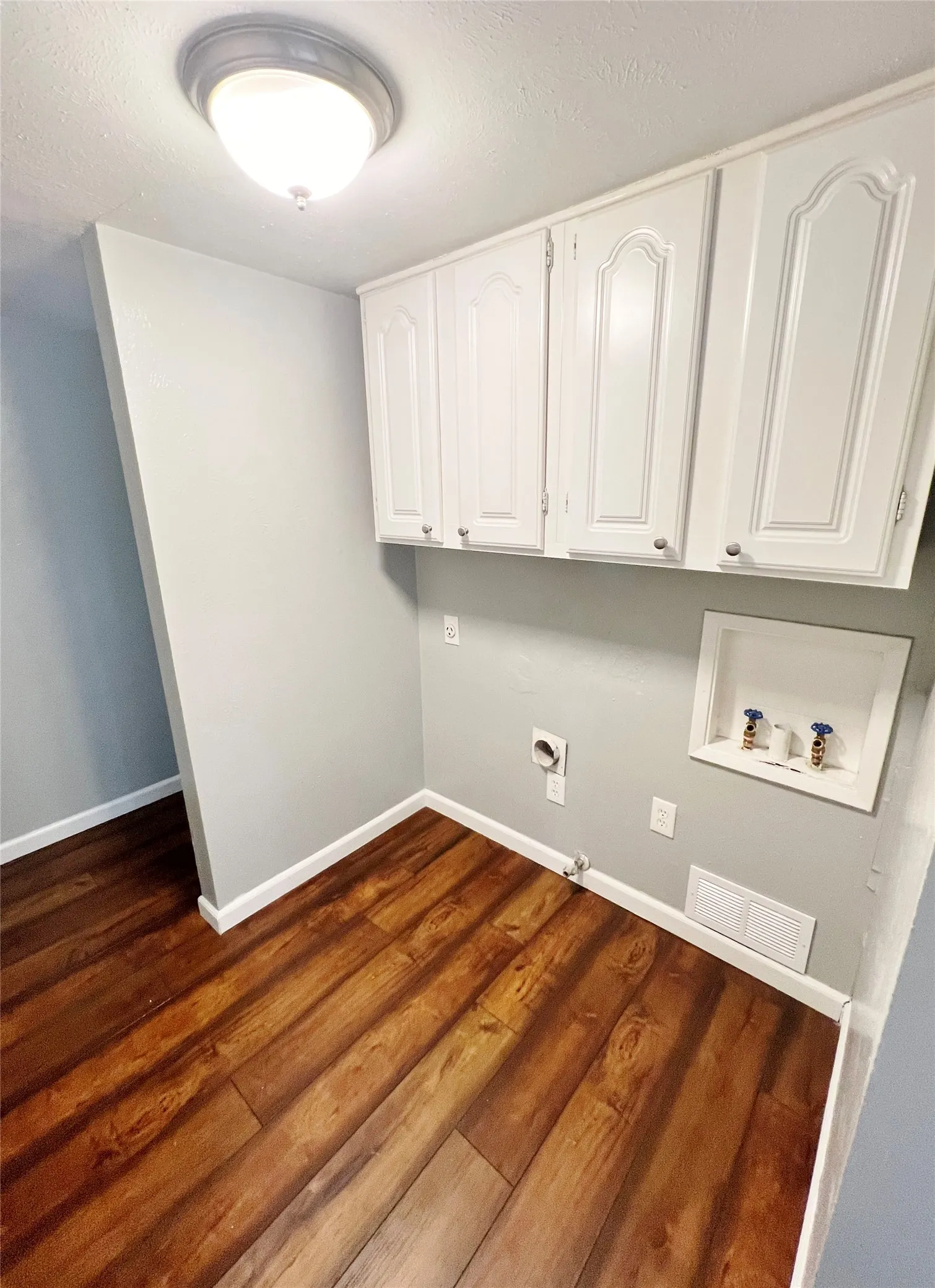 Single Family Residence For Rent in Denton County , 3100 Chestnut Road, Carrollton, Texas 75007, 3 Bedroom, 2 Bathroom, 2 Garage spaces, 1,896 Sqft, built in 1974, mls#21363967, Real Estate Agent in Carrollton, Homes For Rent in Denton county, Homes For Rent in Carrollton, Realtor in Carrollton Texas, Real Estate Brokerage Independent Realty Texas, Luminita Cordes Realtor