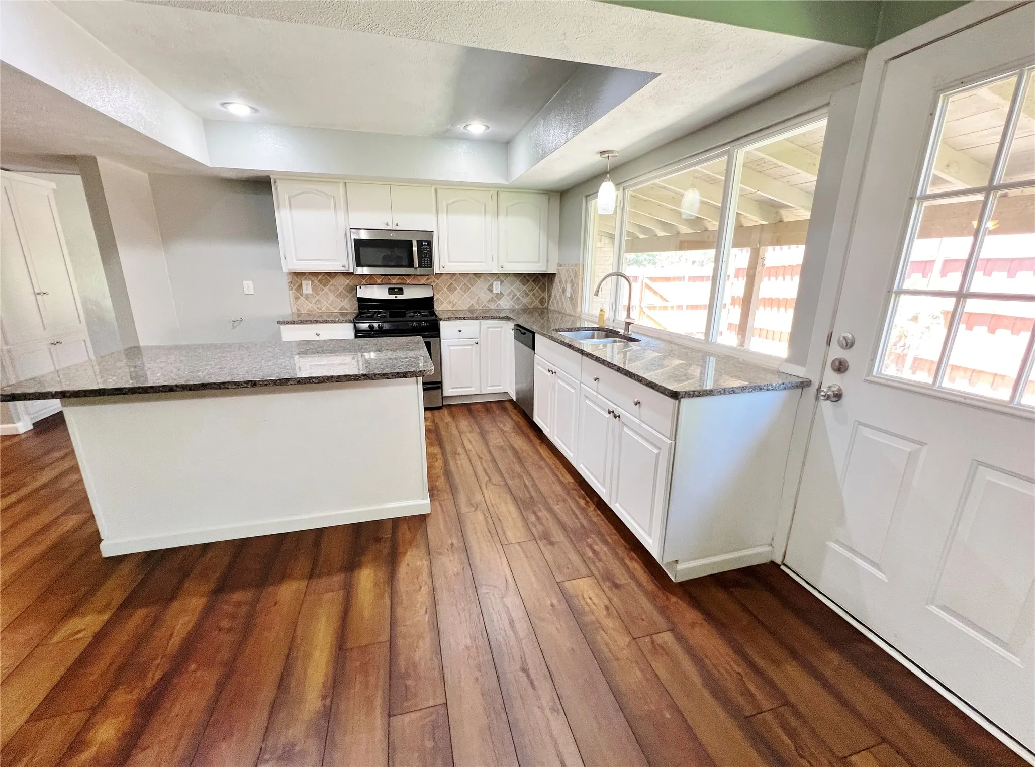 Single Family Residence For Rent in Denton County , 3100 Chestnut Road, Carrollton, Texas 75007, 3 Bedroom, 2 Bathroom, 2 Garage spaces, 1,896 Sqft, built in 1974, mls#21363967, Real Estate Agent in Carrollton, Homes For Rent in Denton county, Homes For Rent in Carrollton, Realtor in Carrollton Texas, Real Estate Brokerage Independent Realty Texas, Luminita Cordes Realtor