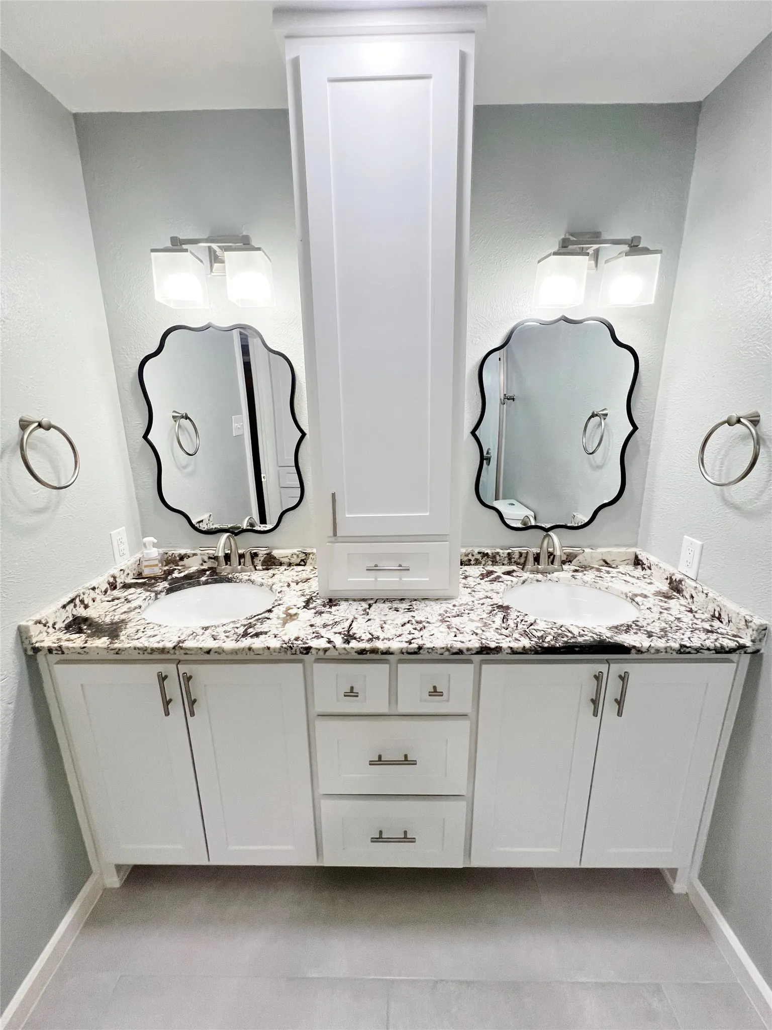 Single Family Residence For Rent in Denton County , 3100 Chestnut Road, Carrollton, Texas 75007, 3 Bedroom, 2 Bathroom, 2 Garage spaces, 1,896 Sqft, built in 1974, mls#21363967, Real Estate Agent in Carrollton, Homes For Rent in Denton county, Homes For Rent in Carrollton, Realtor in Carrollton Texas, Real Estate Brokerage Independent Realty Texas, Luminita Cordes Realtor