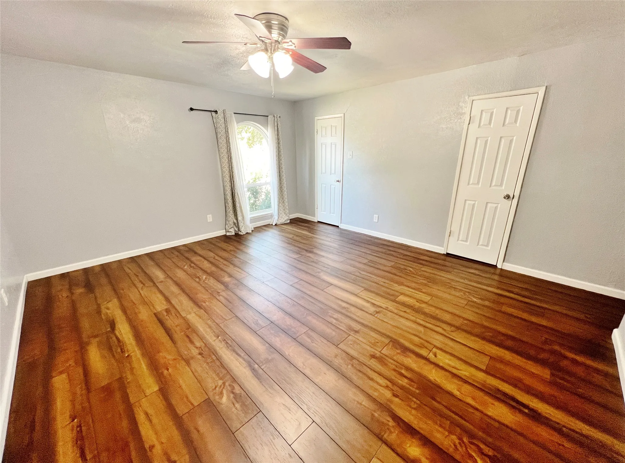 Single Family Residence For Rent in Denton County , 3100 Chestnut Road, Carrollton, Texas 75007, 3 Bedroom, 2 Bathroom, 2 Garage spaces, 1,896 Sqft, built in 1974, mls#21363967, Real Estate Agent in Carrollton, Homes For Rent in Denton county, Homes For Rent in Carrollton, Realtor in Carrollton Texas, Real Estate Brokerage Independent Realty Texas, Luminita Cordes Realtor