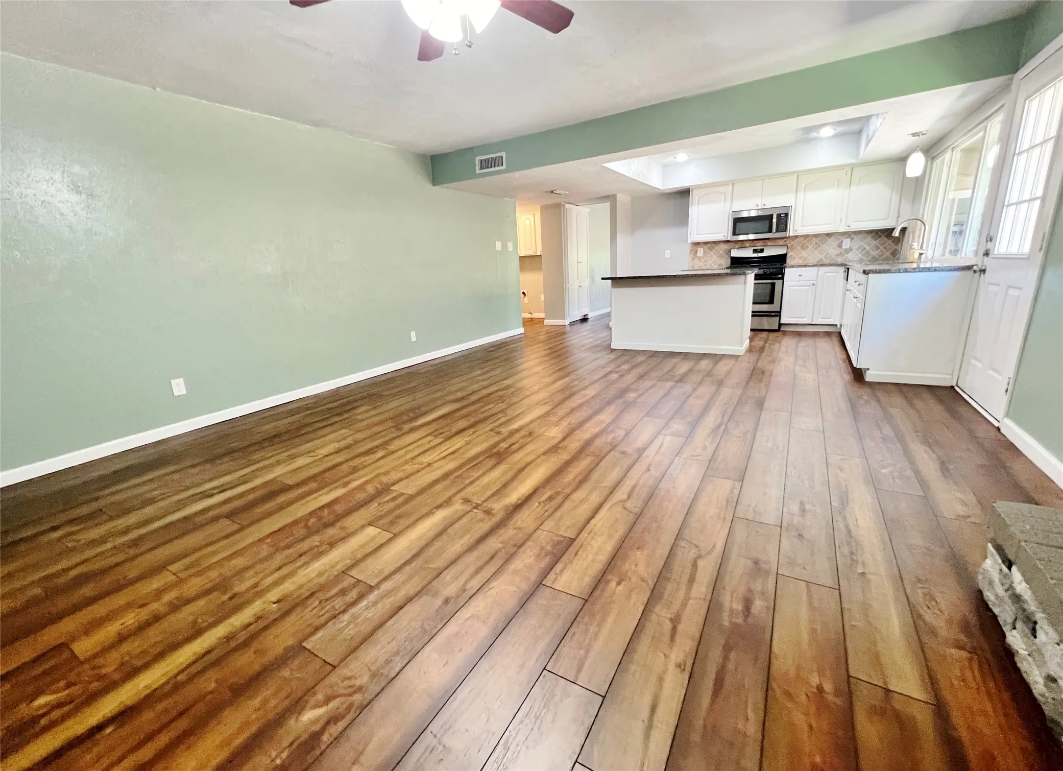 Single Family Residence For Rent in Denton County , 3100 Chestnut Road, Carrollton, Texas 75007, 3 Bedroom, 2 Bathroom, 2 Garage spaces, 1,896 Sqft, built in 1974, mls#21363967, Real Estate Agent in Carrollton, Homes For Rent in Denton county, Homes For Rent in Carrollton, Realtor in Carrollton Texas, Real Estate Brokerage Independent Realty Texas, Luminita Cordes Realtor