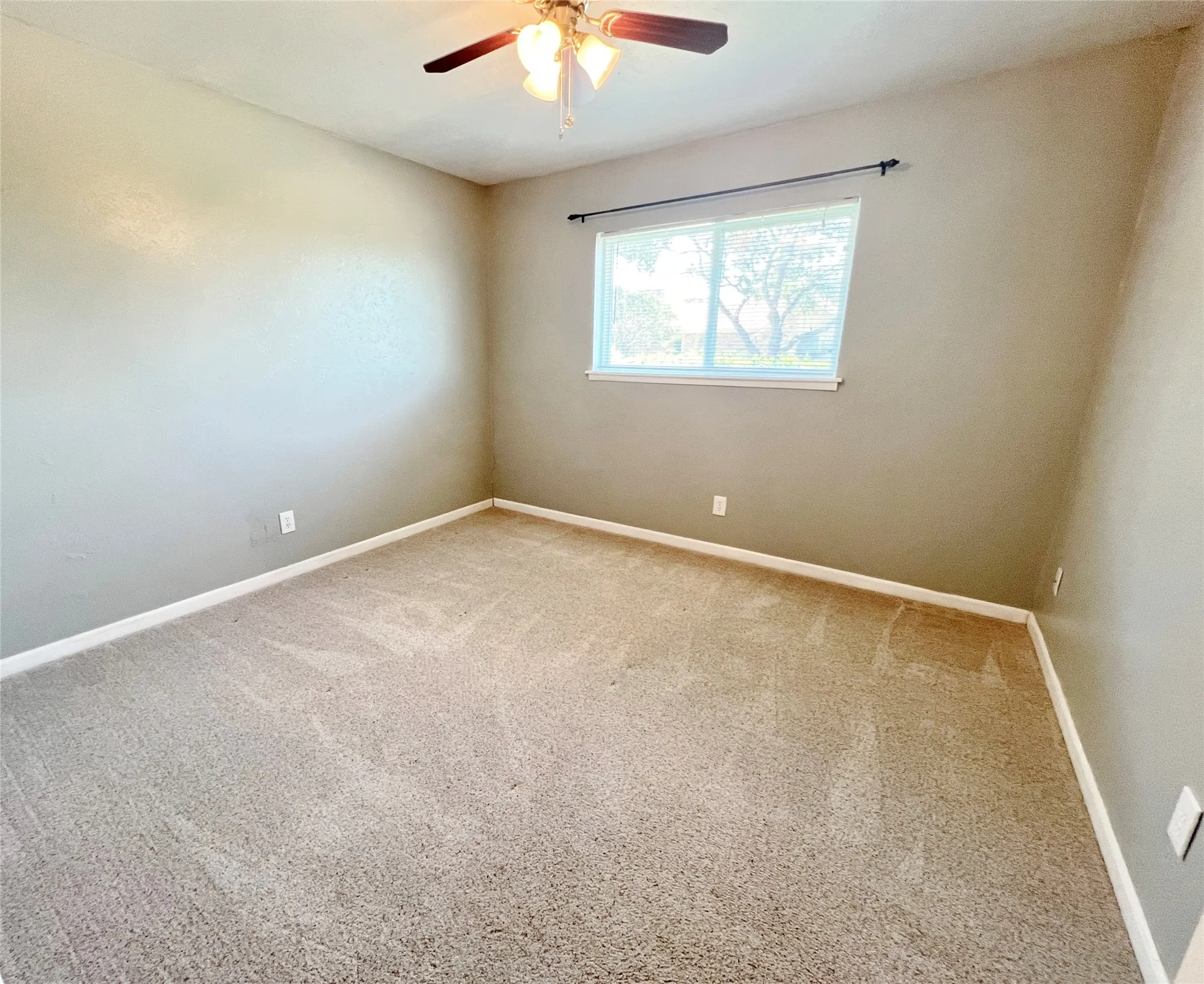 Single Family Residence For Rent in Denton County , 3100 Chestnut Road, Carrollton, Texas 75007, 3 Bedroom, 2 Bathroom, 2 Garage spaces, 1,896 Sqft, built in 1974, mls#21363967, Real Estate Agent in Carrollton, Homes For Rent in Denton county, Homes For Rent in Carrollton, Realtor in Carrollton Texas, Real Estate Brokerage Independent Realty Texas, Luminita Cordes Realtor