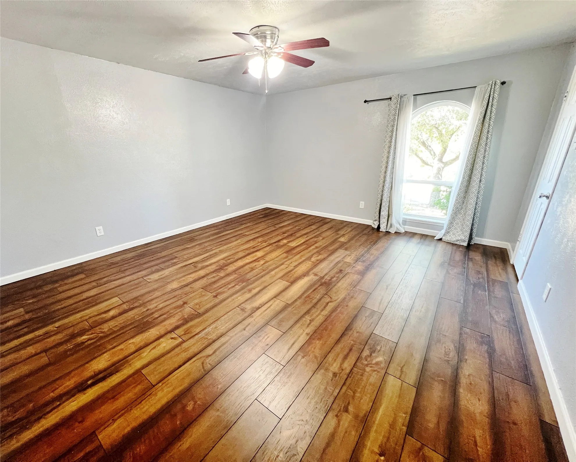 Single Family Residence For Rent in Denton County , 3100 Chestnut Road, Carrollton, Texas 75007, 3 Bedroom, 2 Bathroom, 2 Garage spaces, 1,896 Sqft, built in 1974, mls#21363967, Real Estate Agent in Carrollton, Homes For Rent in Denton county, Homes For Rent in Carrollton, Realtor in Carrollton Texas, Real Estate Brokerage Independent Realty Texas, Luminita Cordes Realtor