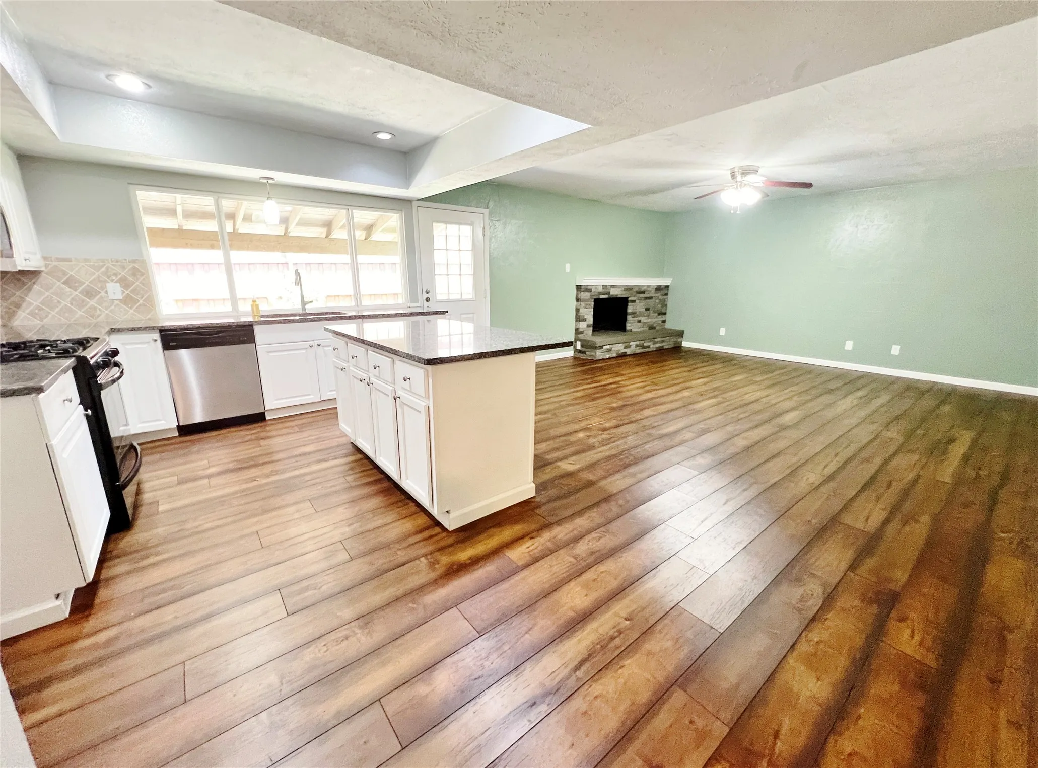 Single Family Residence For Rent in Denton County , 3100 Chestnut Road, Carrollton, Texas 75007, 3 Bedroom, 2 Bathroom, 2 Garage spaces, 1,896 Sqft, built in 1974, mls#21363967, Real Estate Agent in Carrollton, Homes For Rent in Denton county, Homes For Rent in Carrollton, Realtor in Carrollton Texas, Real Estate Brokerage Independent Realty Texas, Luminita Cordes Realtor