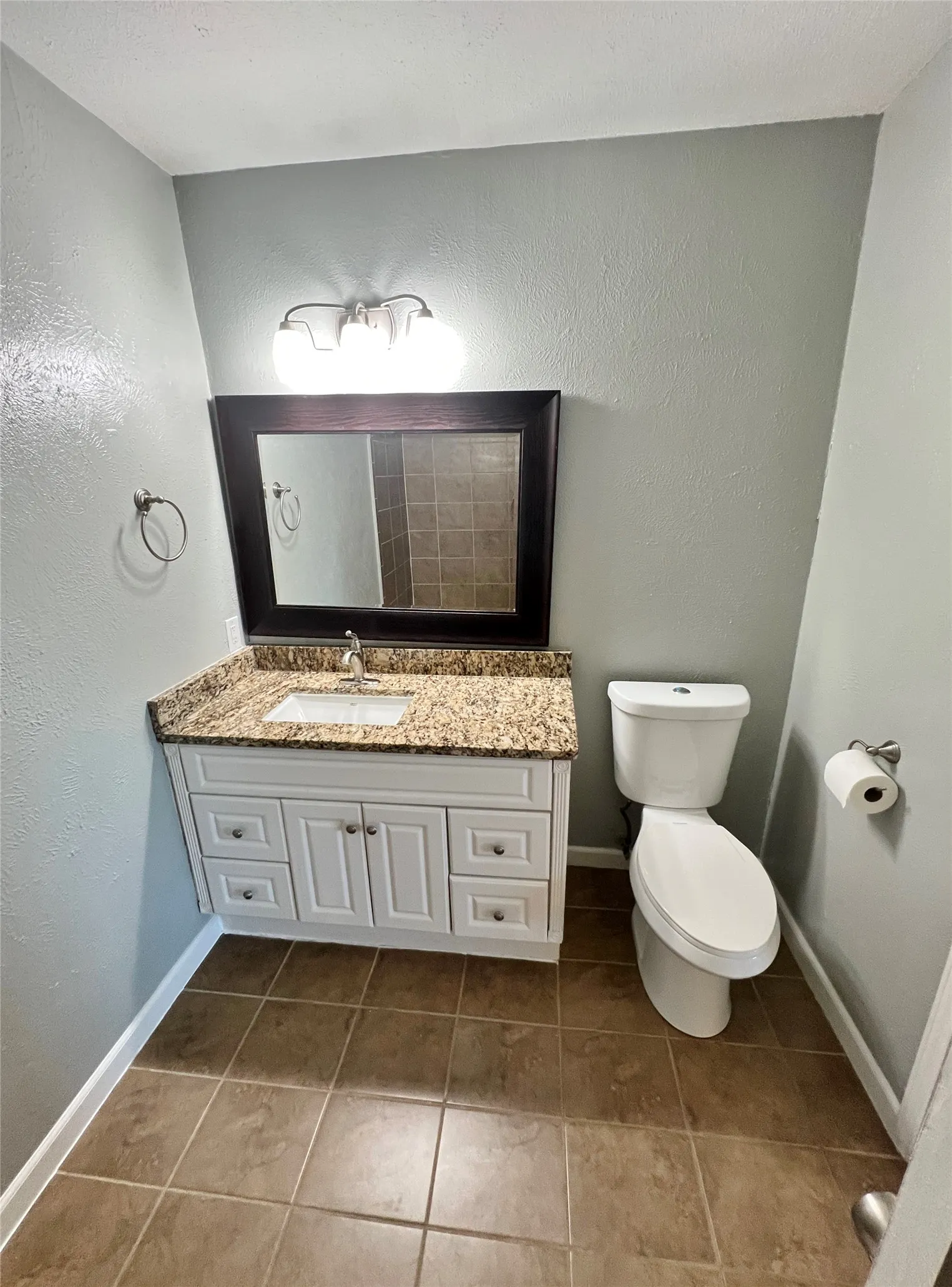 Single Family Residence For Rent in Denton County , 3100 Chestnut Road, Carrollton, Texas 75007, 3 Bedroom, 2 Bathroom, 2 Garage spaces, 1,896 Sqft, built in 1974, mls#21363967, Real Estate Agent in Carrollton, Homes For Rent in Denton county, Homes For Rent in Carrollton, Realtor in Carrollton Texas, Real Estate Brokerage Independent Realty Texas, Luminita Cordes Realtor