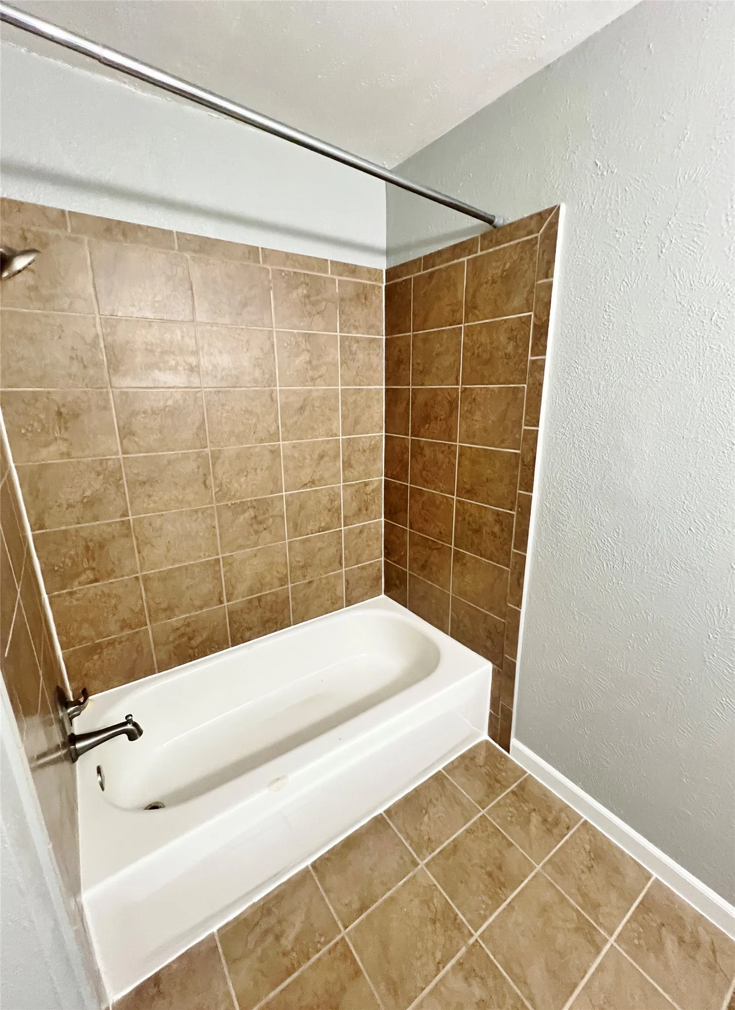 Single Family Residence For Rent in Denton County , 3100 Chestnut Road, Carrollton, Texas 75007, 3 Bedroom, 2 Bathroom, 2 Garage spaces, 1,896 Sqft, built in 1974, mls#21363967, Real Estate Agent in Carrollton, Homes For Rent in Denton county, Homes For Rent in Carrollton, Realtor in Carrollton Texas, Real Estate Brokerage Independent Realty Texas, Luminita Cordes Realtor