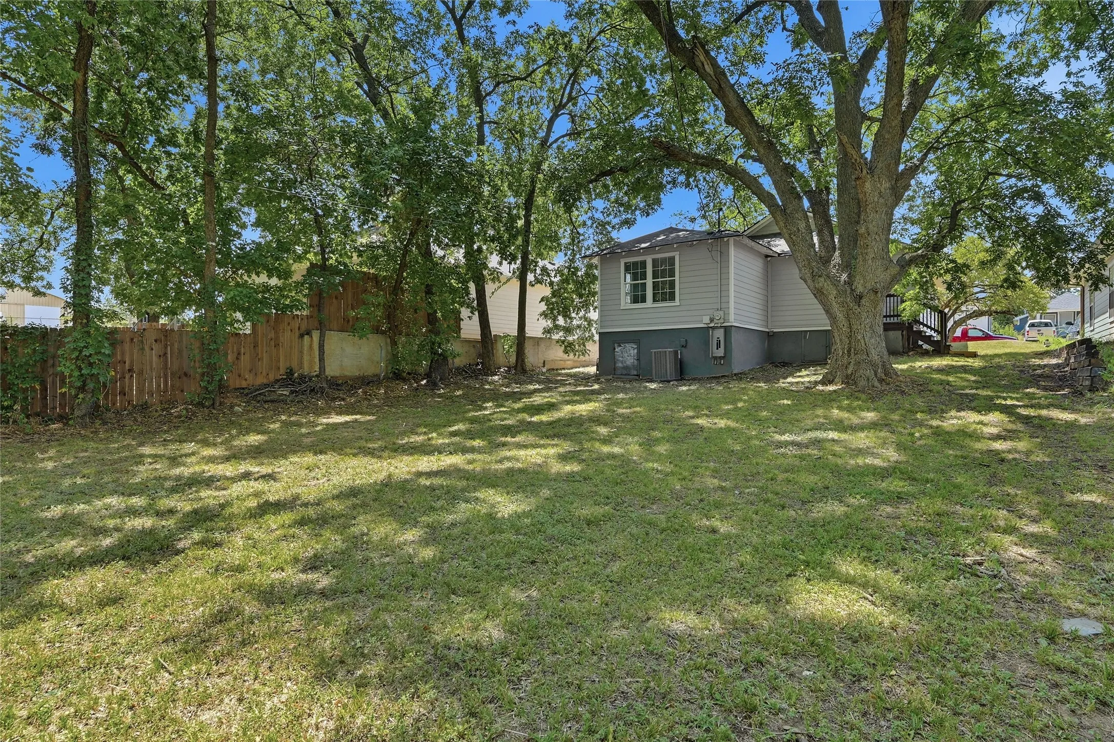 Single Family Residence For Sale in Grayson County , 215 W Walker Street, Denison, Texas 75020, 3 Bedroom, 2 Bathroom, Garage spaces, 1,252 Sqft, built in 1930, mls#21363972, Real Estate Agent in Denison, Homes For Sale in Grayson county, Homes For Sale in Denison, Realtor in Denison Texas, Real Estate Brokerage Independent Realty Texas, Luminita Cordes Realtor