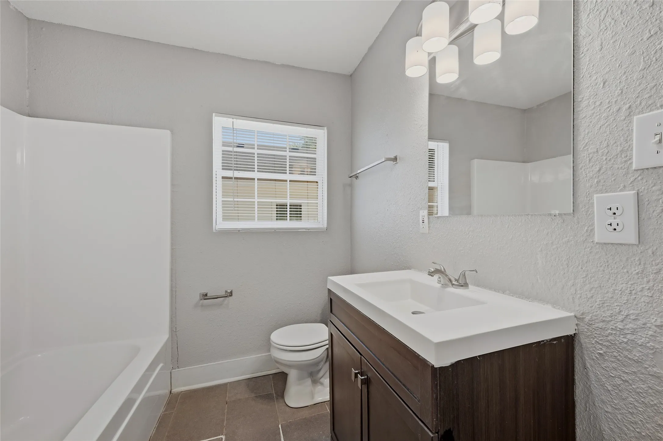 Single Family Residence For Sale in Grayson County , 215 W Walker Street, Denison, Texas 75020, 3 Bedroom, 2 Bathroom, Garage spaces, 1,252 Sqft, built in 1930, mls#21363972, Real Estate Agent in Denison, Homes For Sale in Grayson county, Homes For Sale in Denison, Realtor in Denison Texas, Real Estate Brokerage Independent Realty Texas, Luminita Cordes Realtor