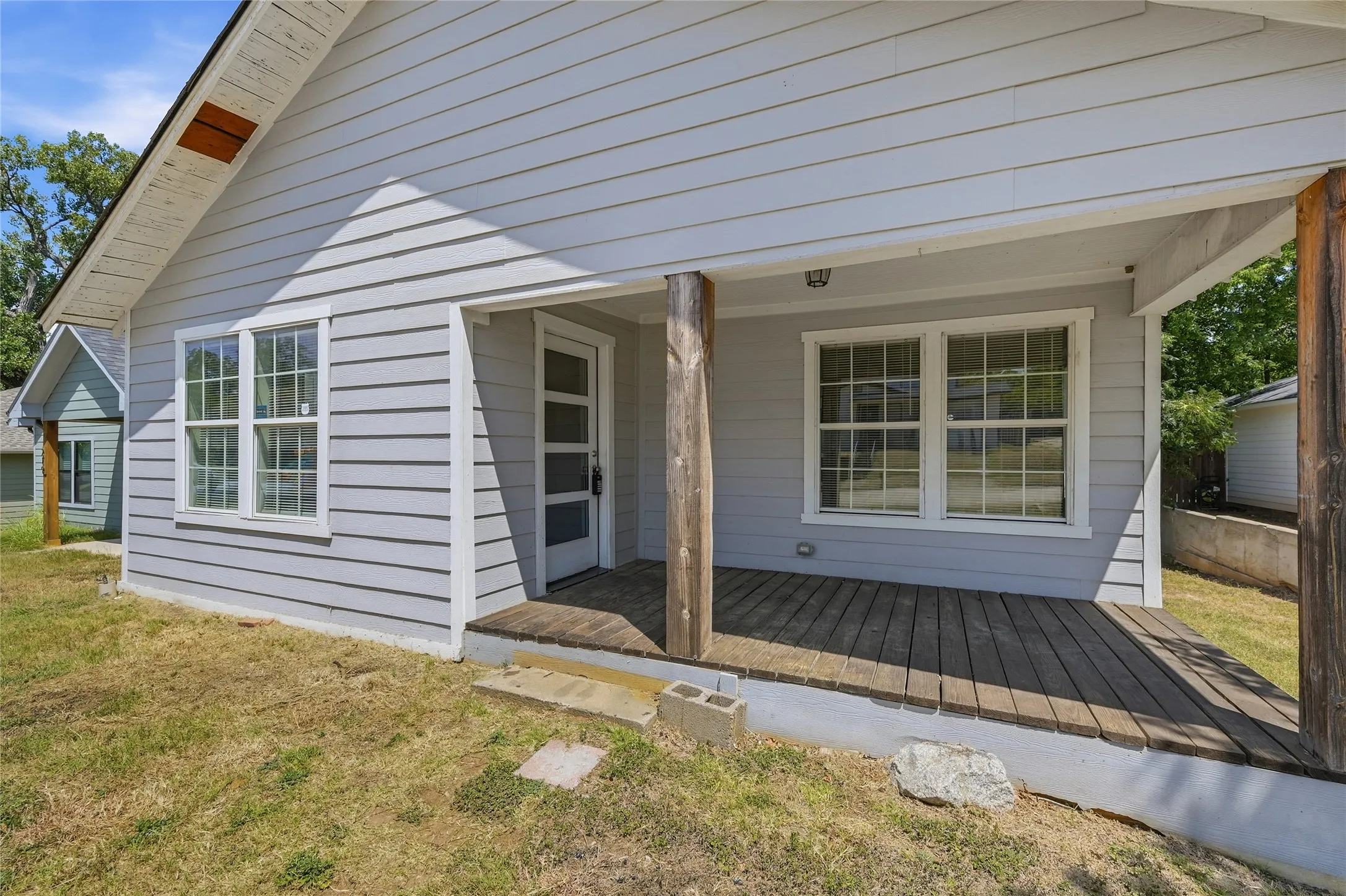 Single Family Residence For Sale in Grayson County , 215 W Walker Street, Denison, Texas 75020, 3 Bedroom, 2 Bathroom, Garage spaces, 1,252 Sqft, built in 1930, mls#21363972, Real Estate Agent in Denison, Homes For Sale in Grayson county, Homes For Sale in Denison, Realtor in Denison Texas, Real Estate Brokerage Independent Realty Texas, Luminita Cordes Realtor